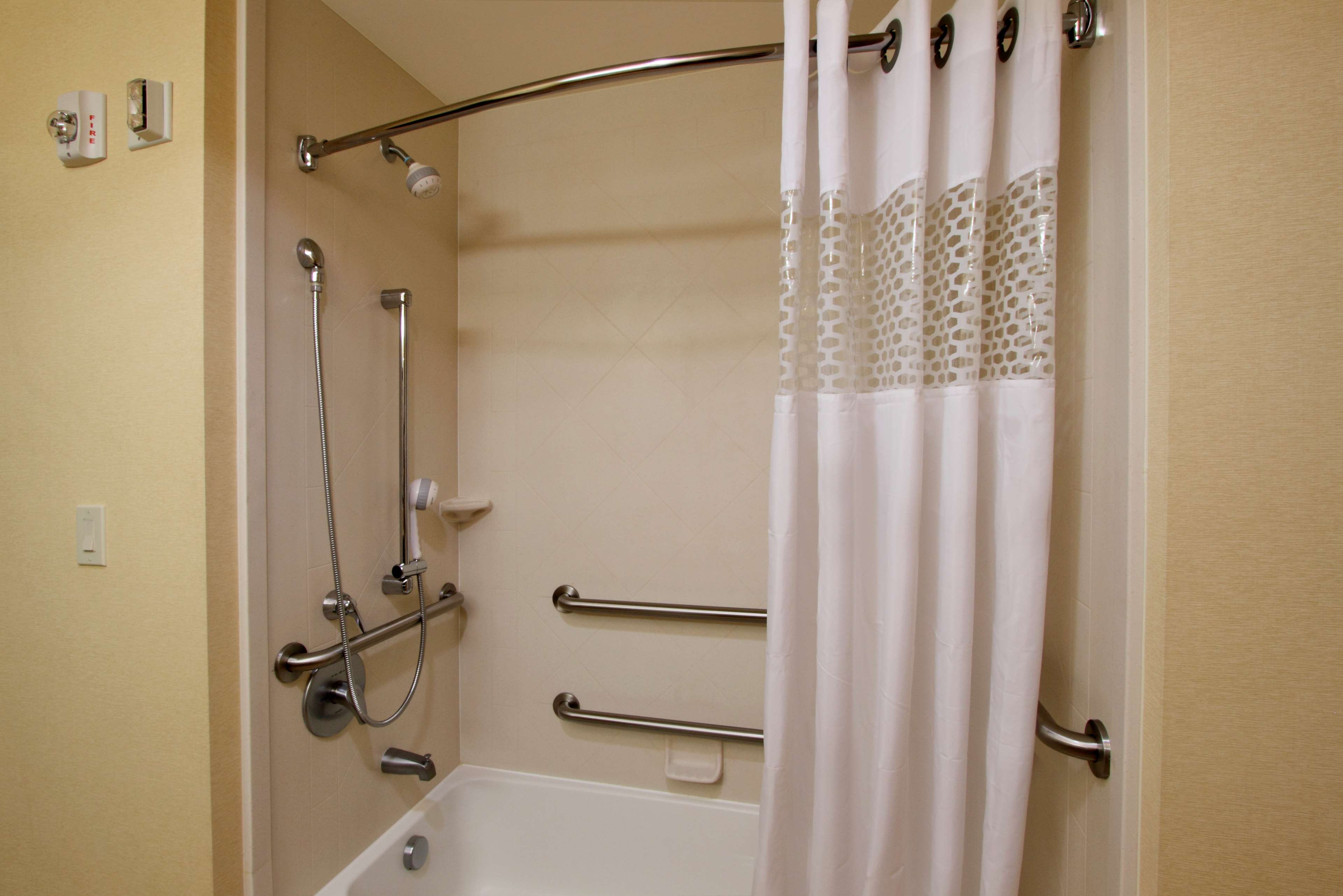 Hampton Inn Beeville - Tap to explore photos