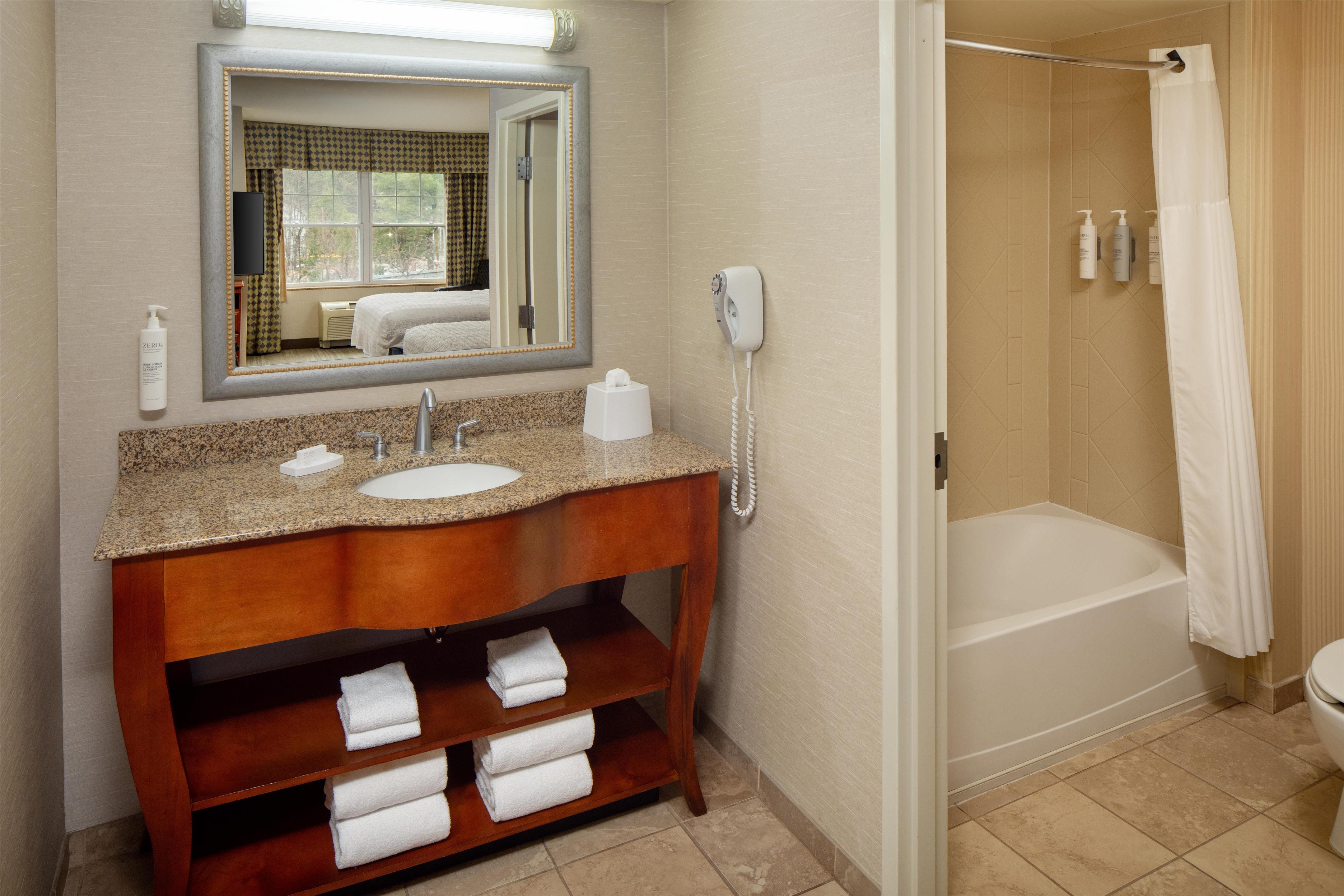 Guest room bath