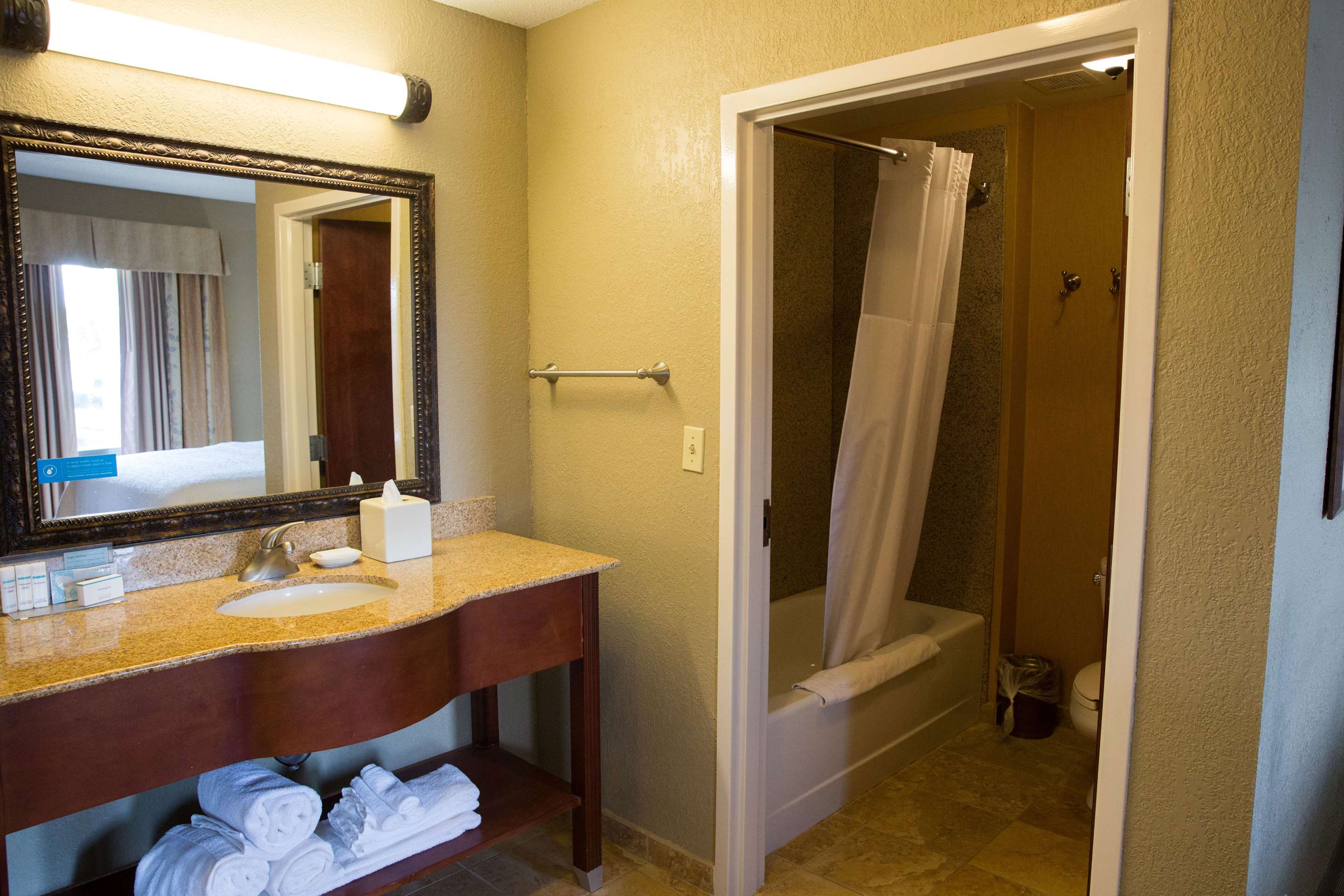 Guest room bath