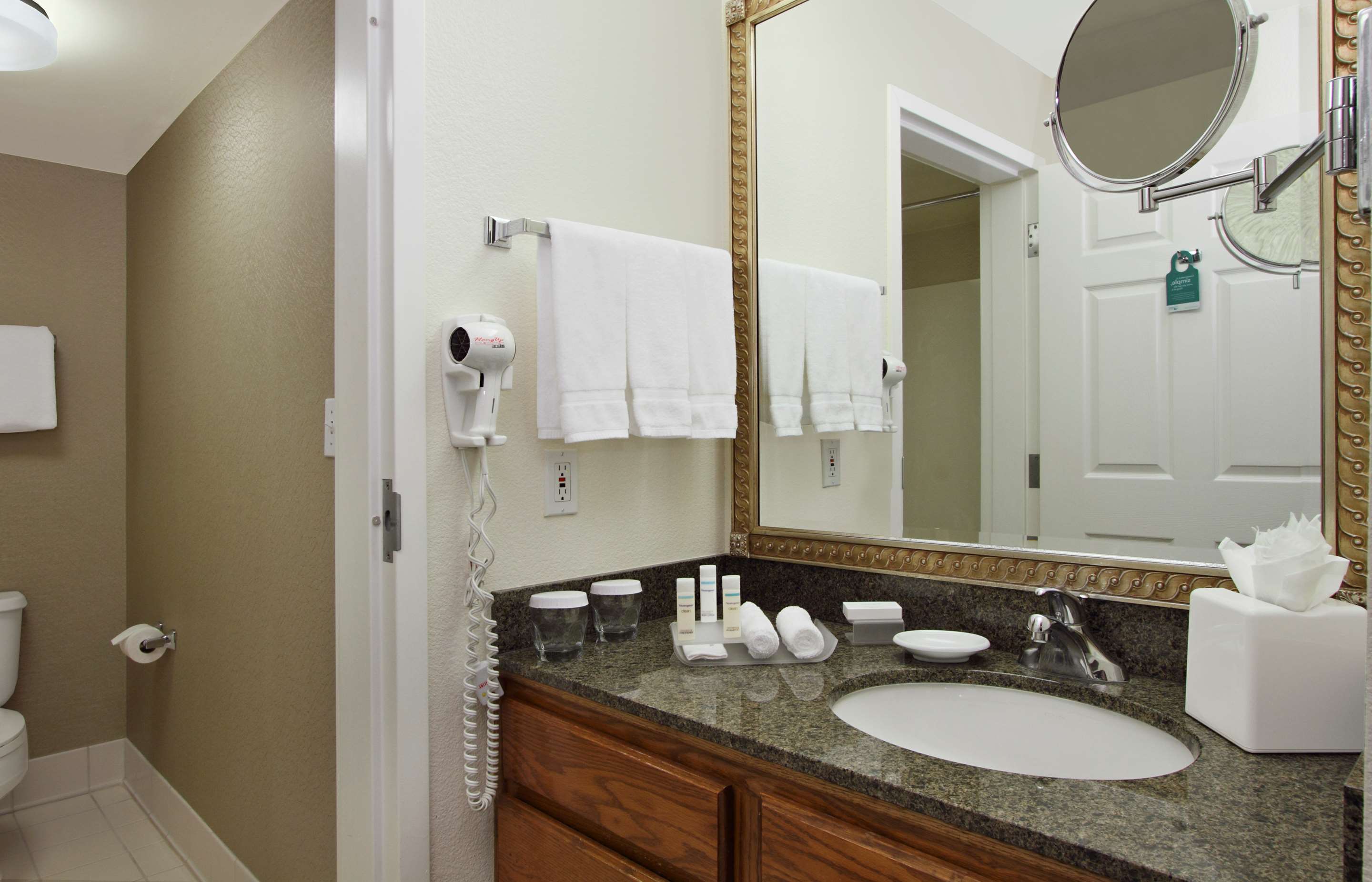 Guest room bath