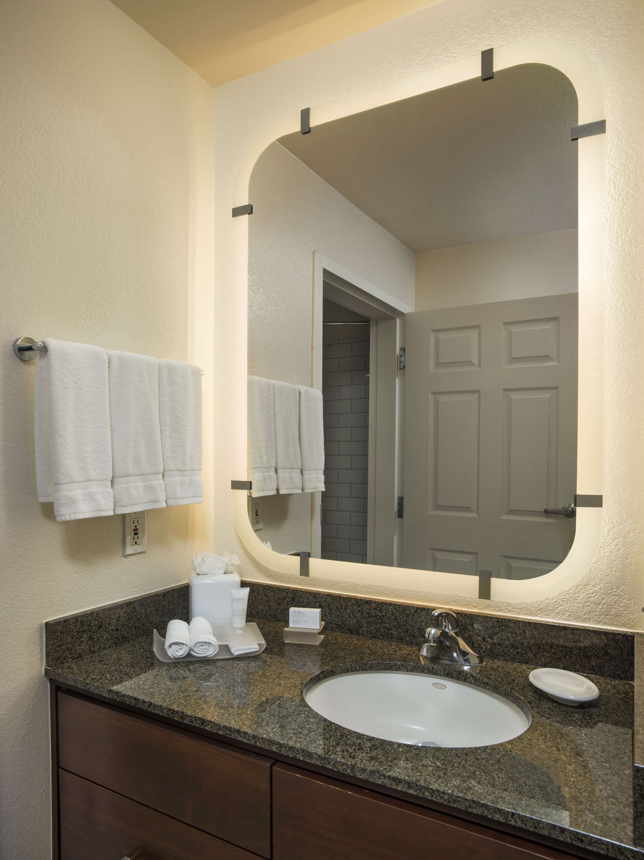 Guest room bath