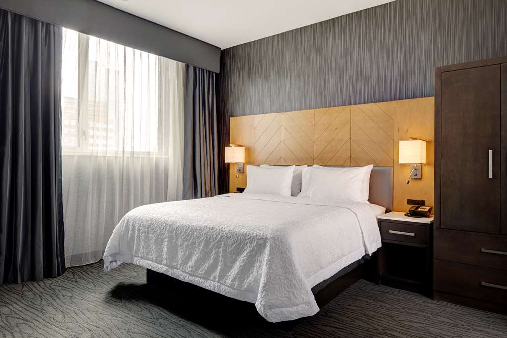 Hampton Inn Brooklyn Downtown NY Room Type - 1 KG ACC RI SHWR SUITE NS
