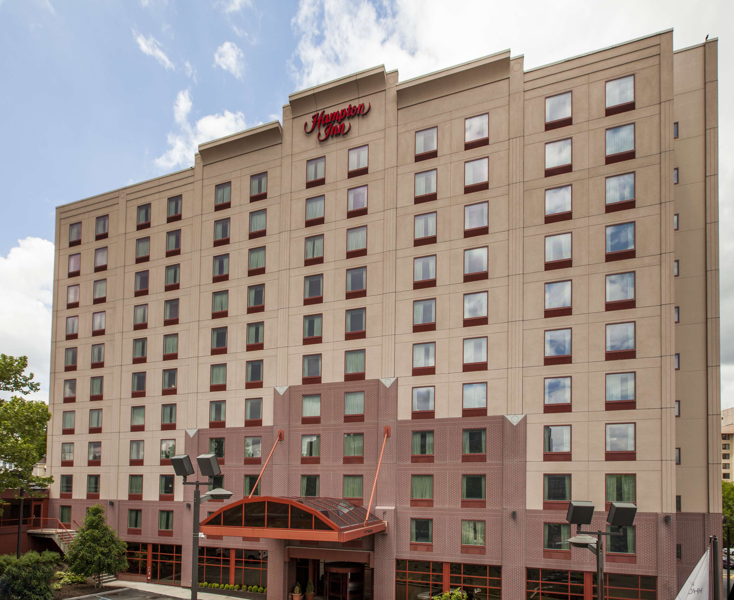 Exterior | Hampton Inn New York - LaGuardia Airport