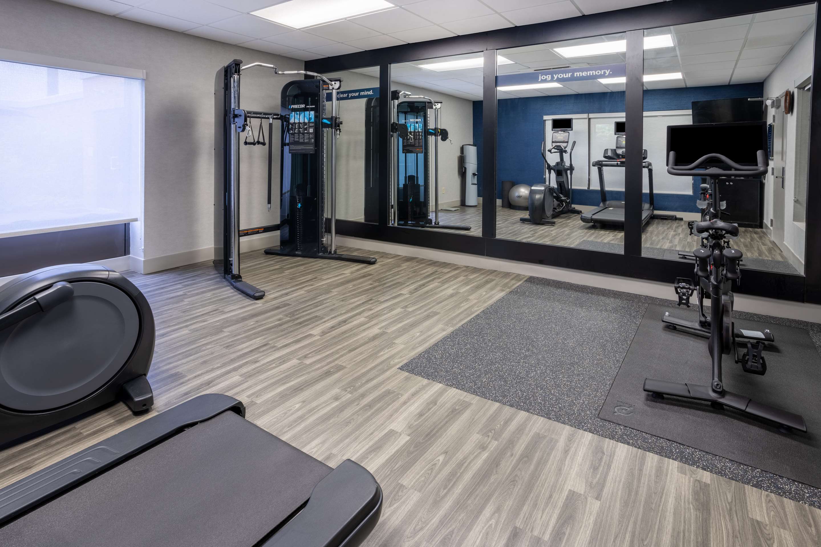 Health club fitness center gym | Hampton Inn Harriman Woodbury