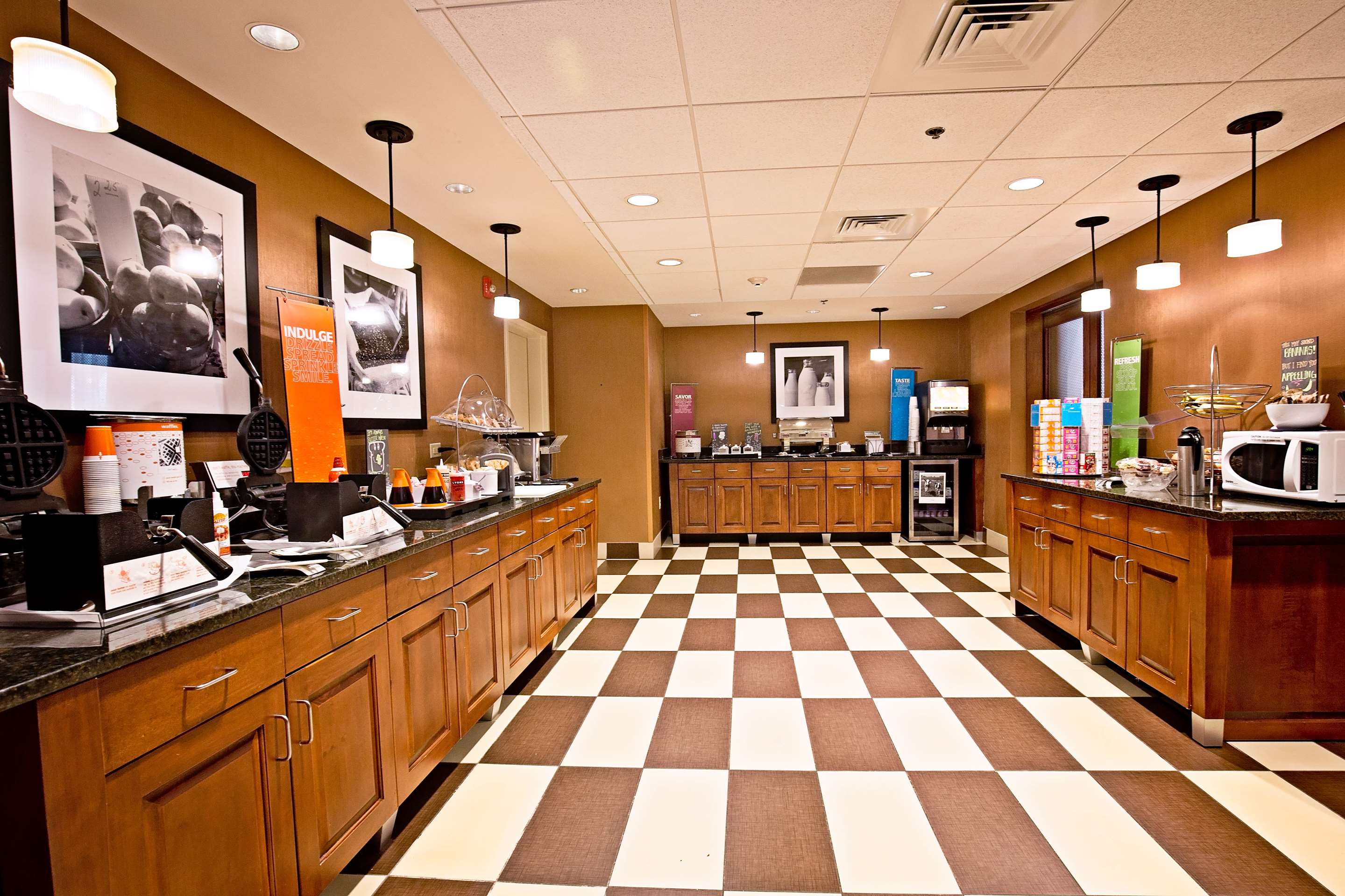 Restaurant | Hampton Inn & Suites Jacksonville