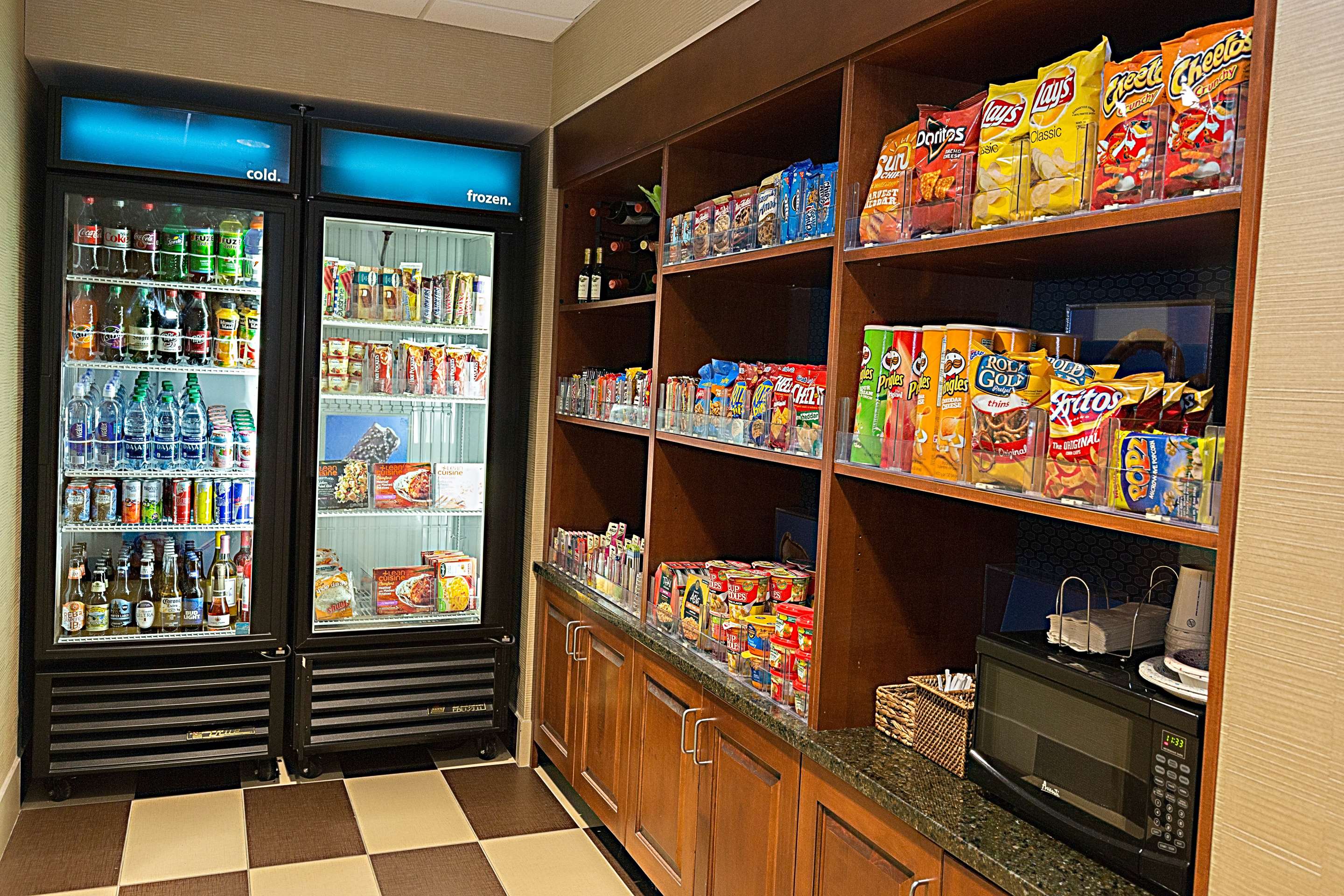 Restaurant | Hampton Inn & Suites Jacksonville