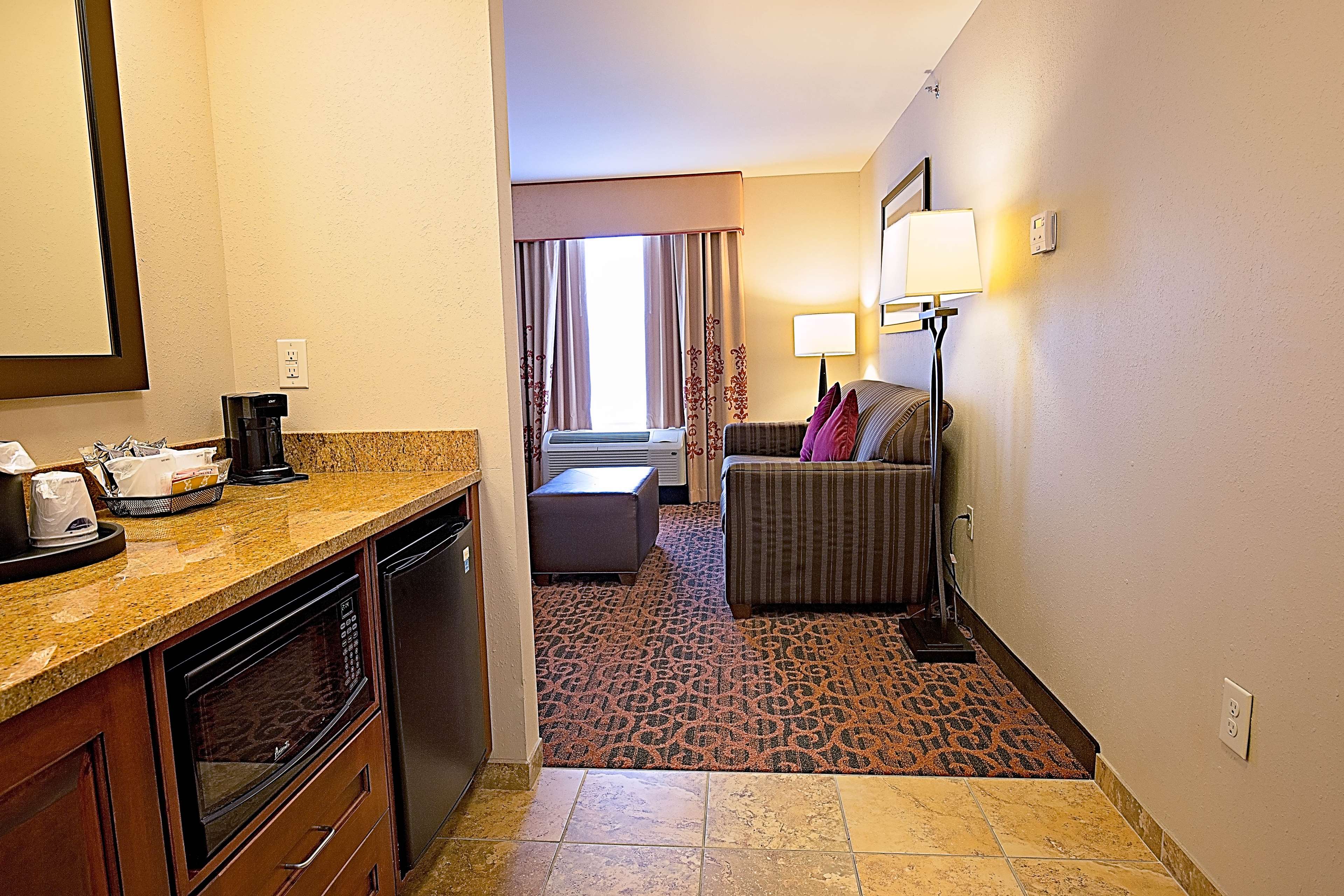Hampton Inn and Suites Jacksonville Room Type - 1KN HEARING ACC STUDIO NS