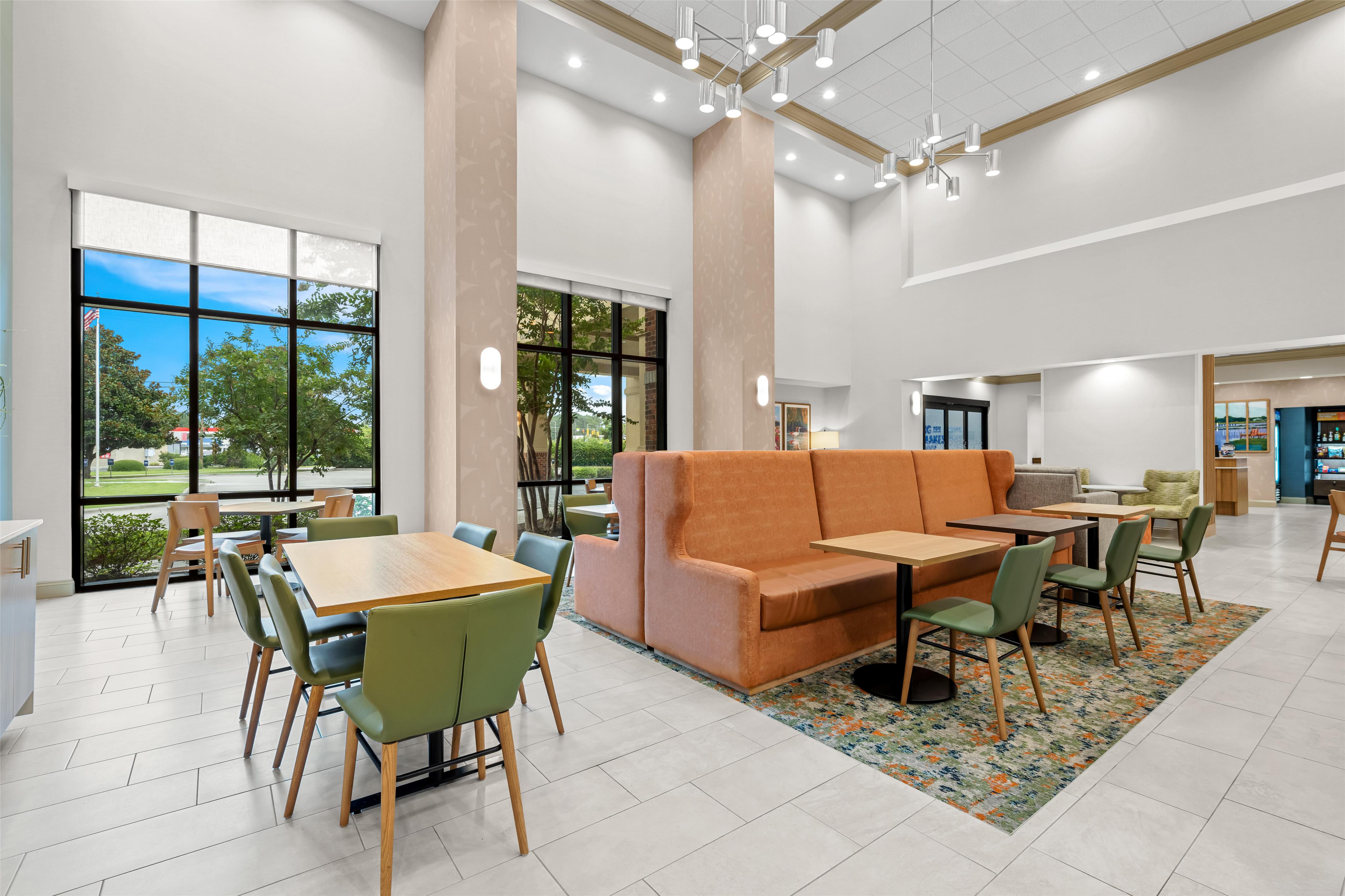 Breakfast Area | Hampton Inn & Suites Swansboro Near Camp Lejeune
