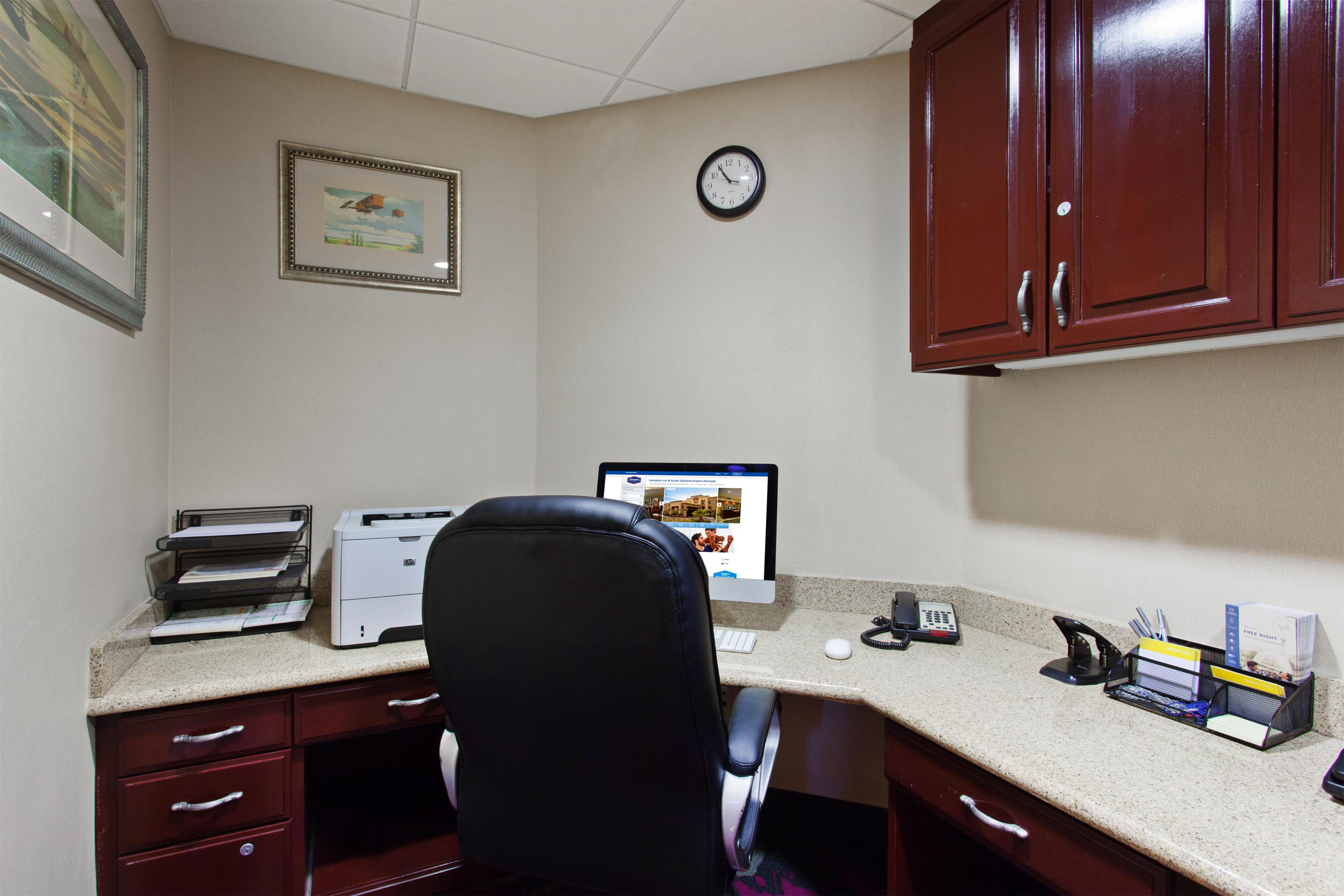 Business Center | Hampton Inn & Suites Oakland Airport-Alameda