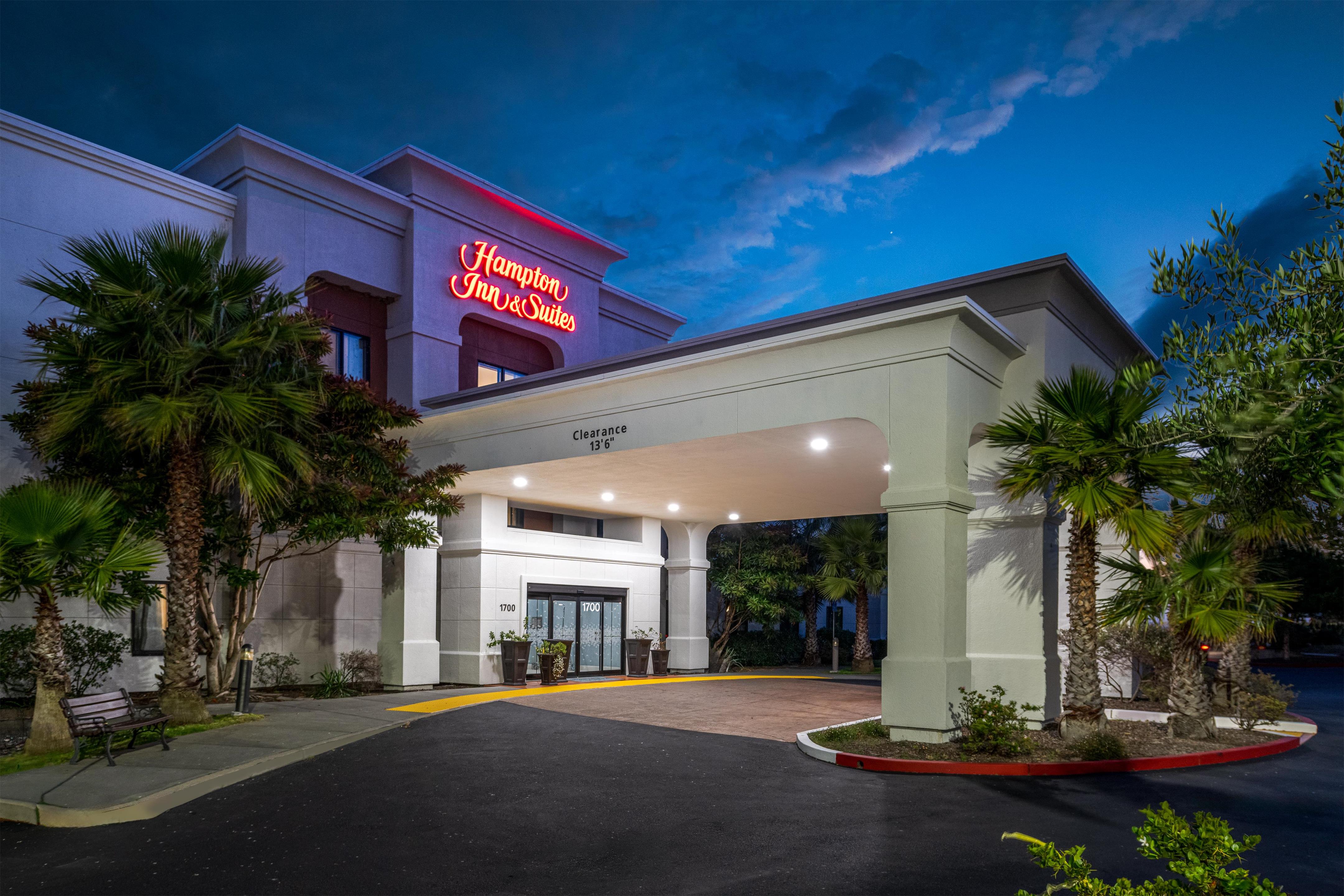 Exterior | Hampton Inn & Suites Oakland Airport-Alameda