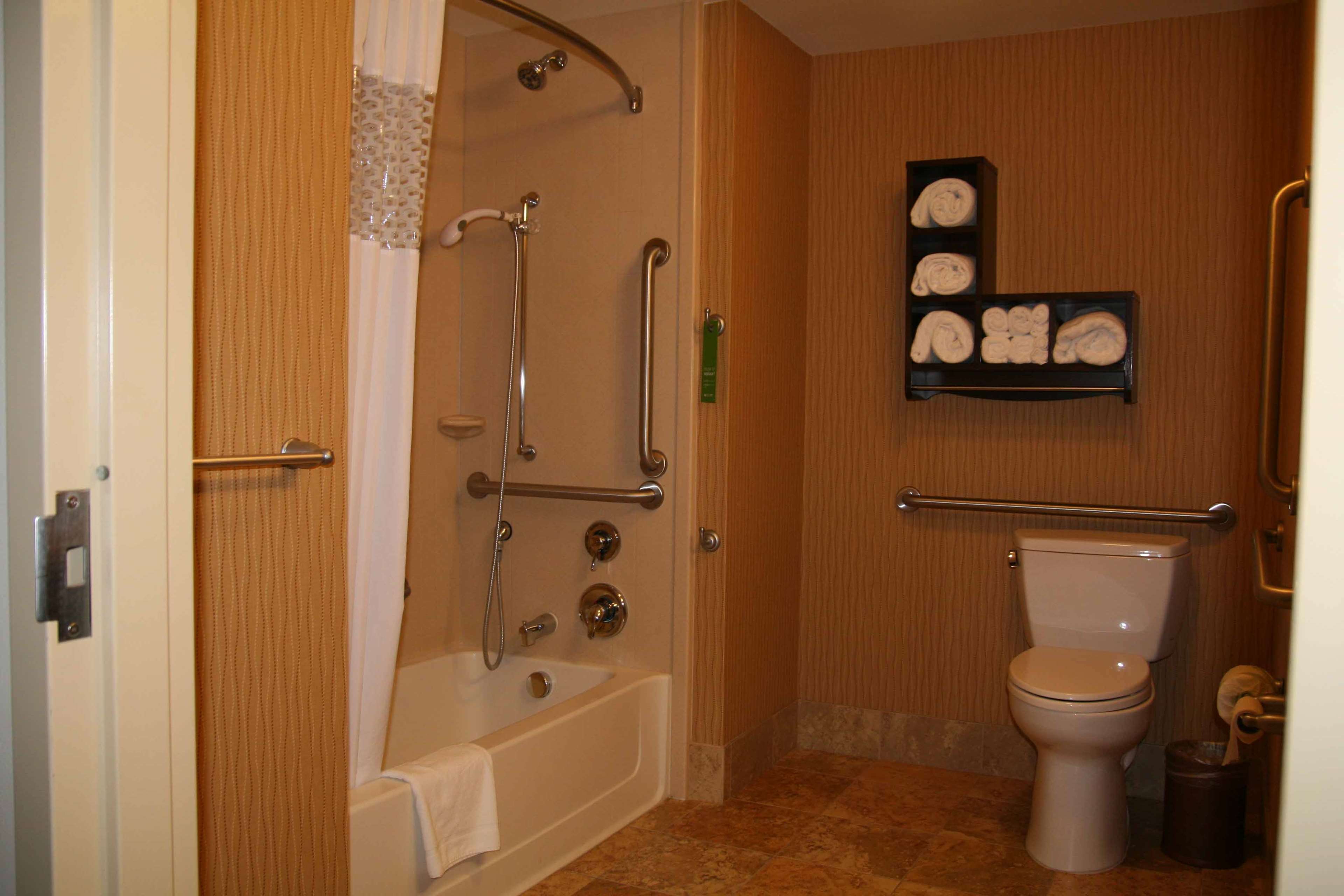 Hampton Inn Union City - Tap to explore photos
