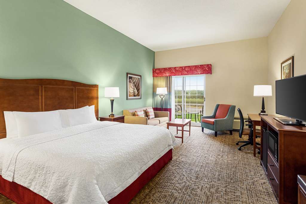 Hampton Inn & Suites Outer Banks-Corolla - Tap to explore photos