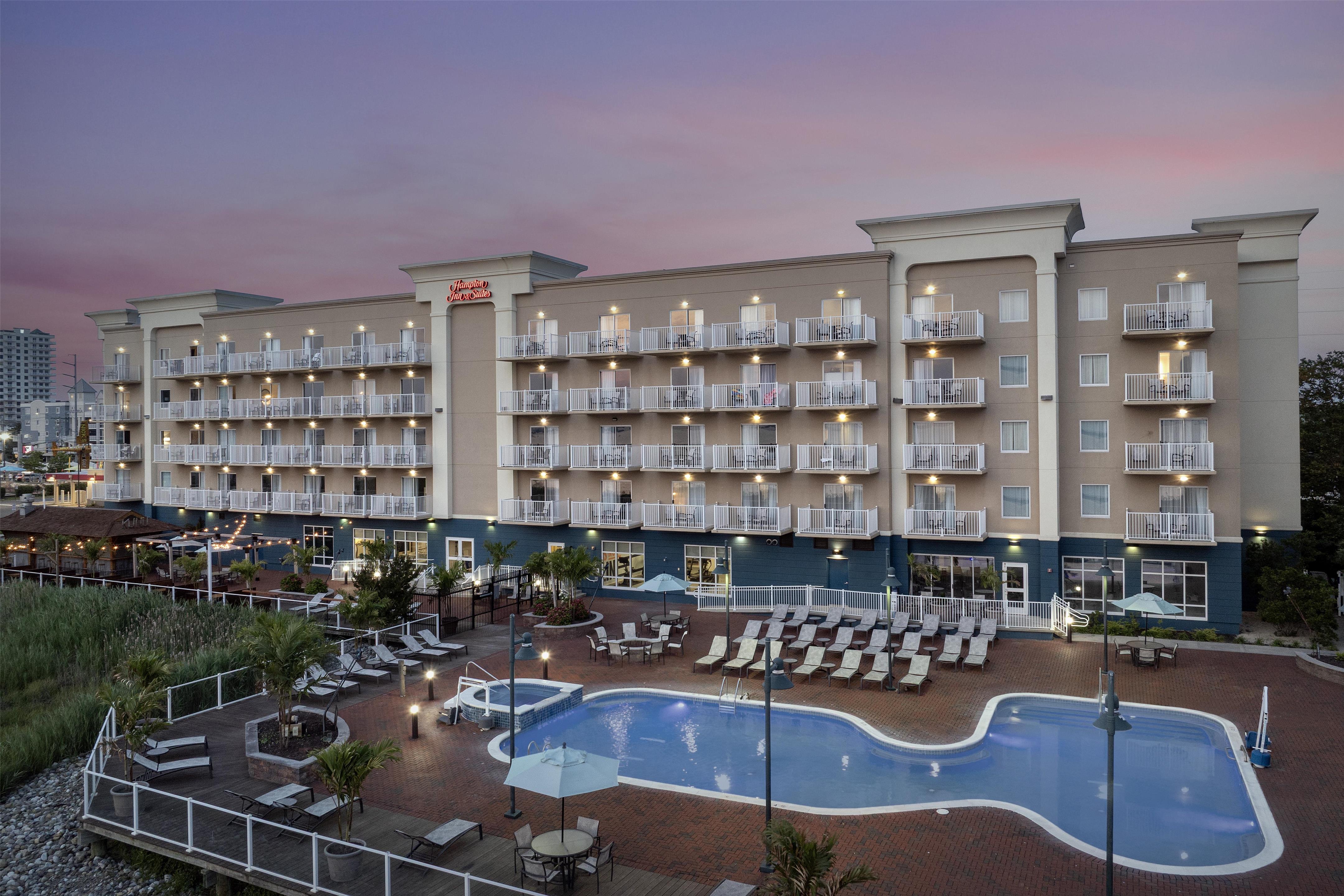 Pool | Hampton Inn & Suites Ocean City/Bayfront-Convention Center