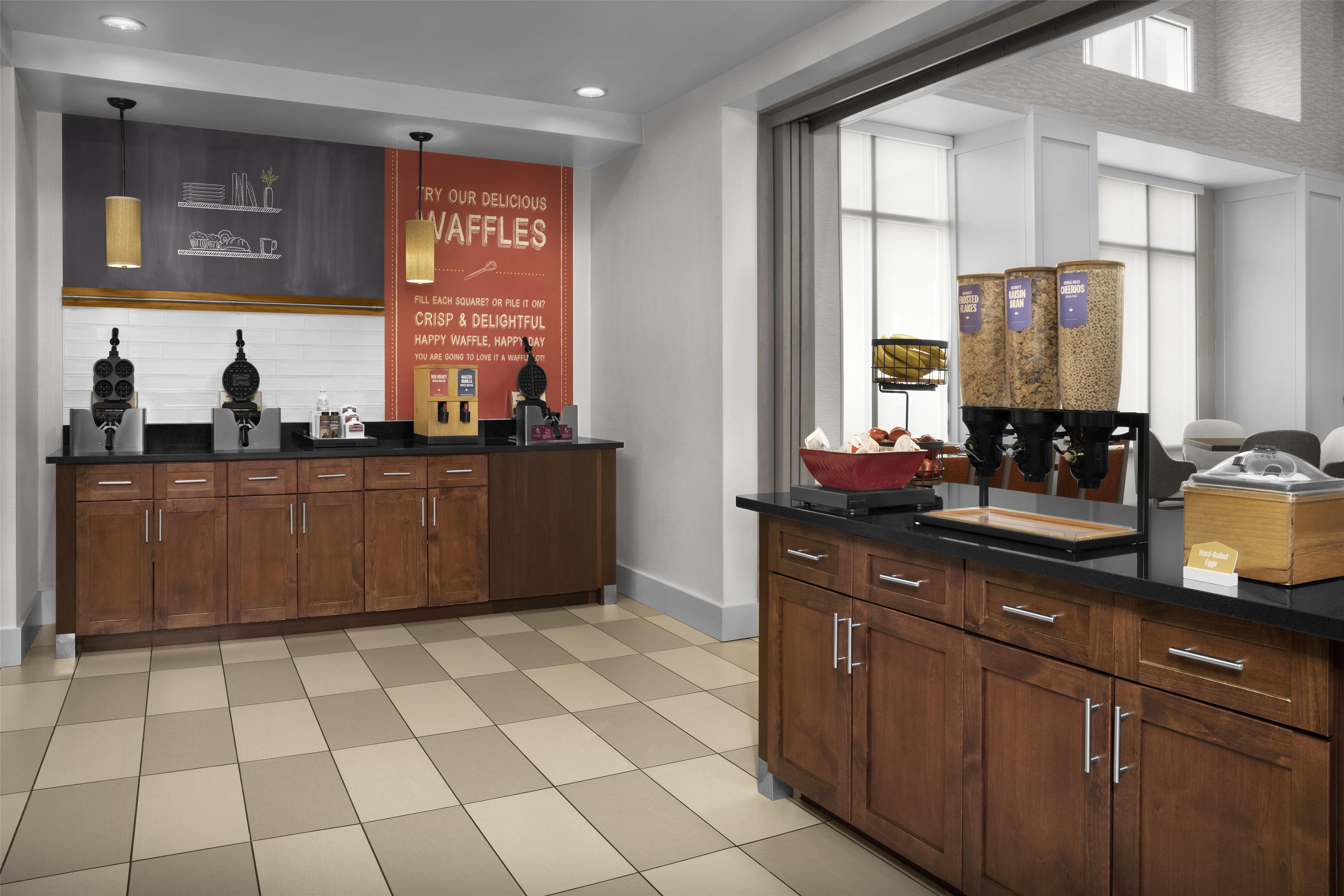 Breakfast Area | Hampton Inn & Suites Ocean City/Bayfront-Convention Center