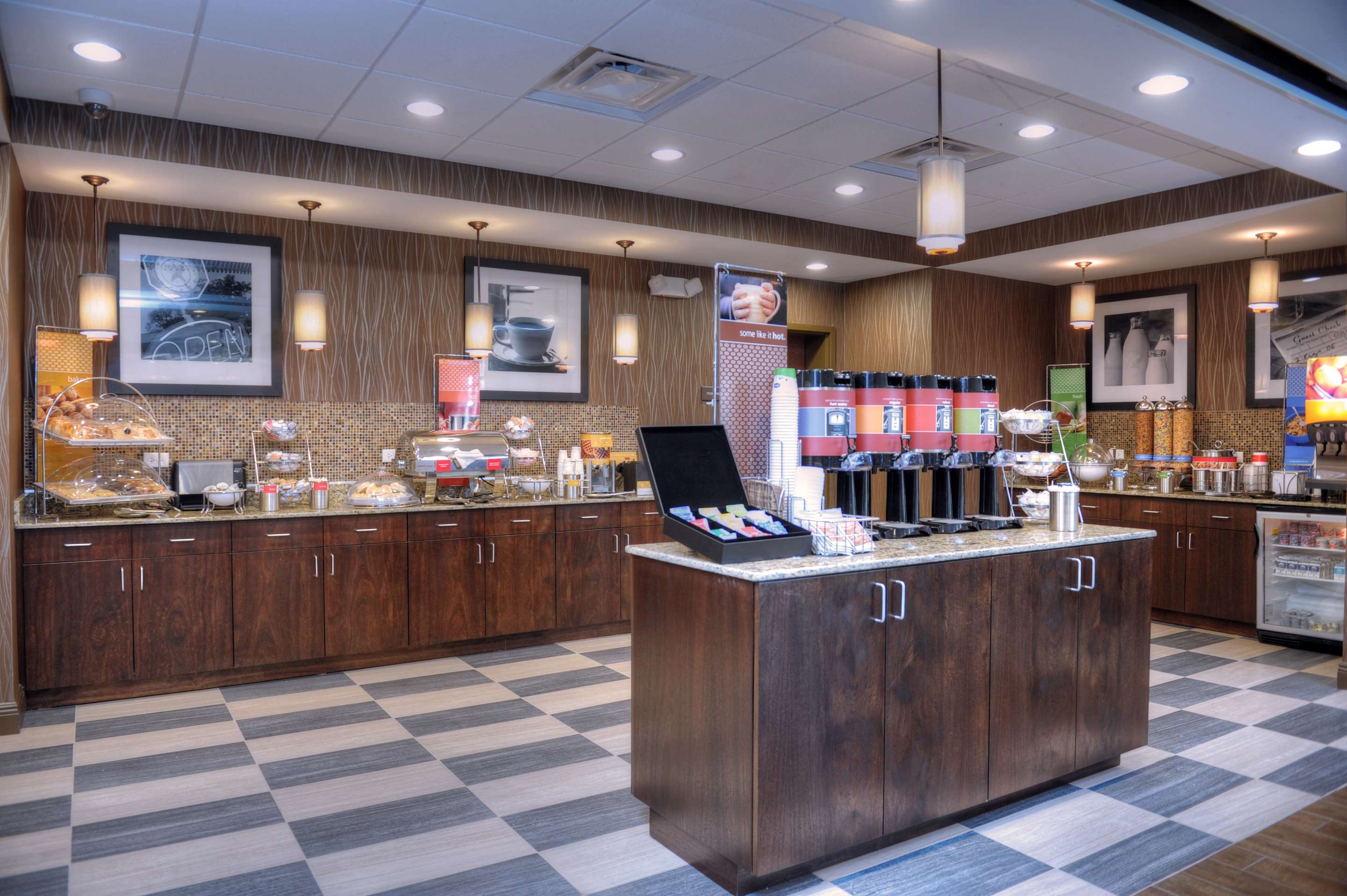 Breakfast Area | Hampton Inn Crystal River, FL