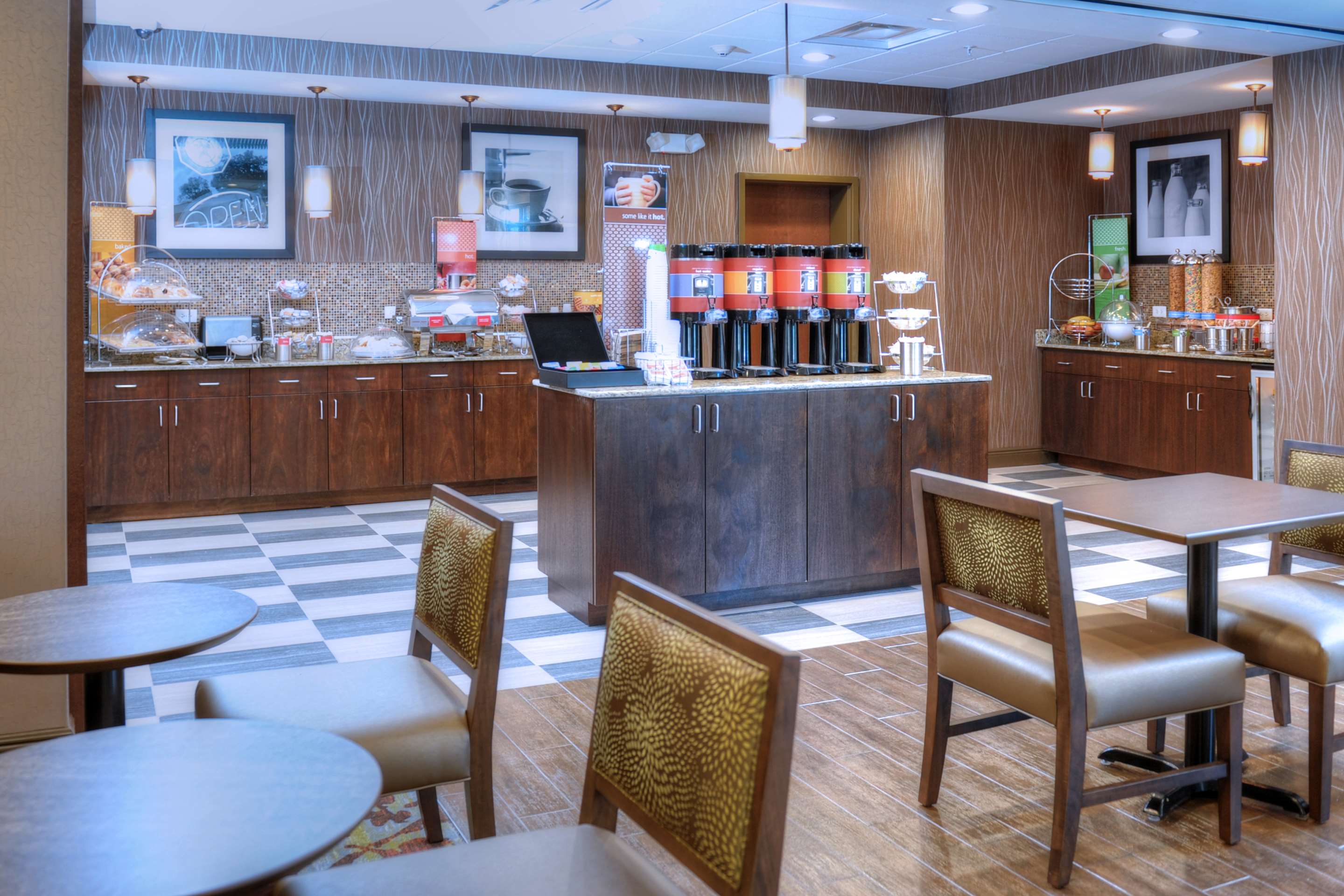 Breakfast Area | Hampton Inn Crystal River, FL