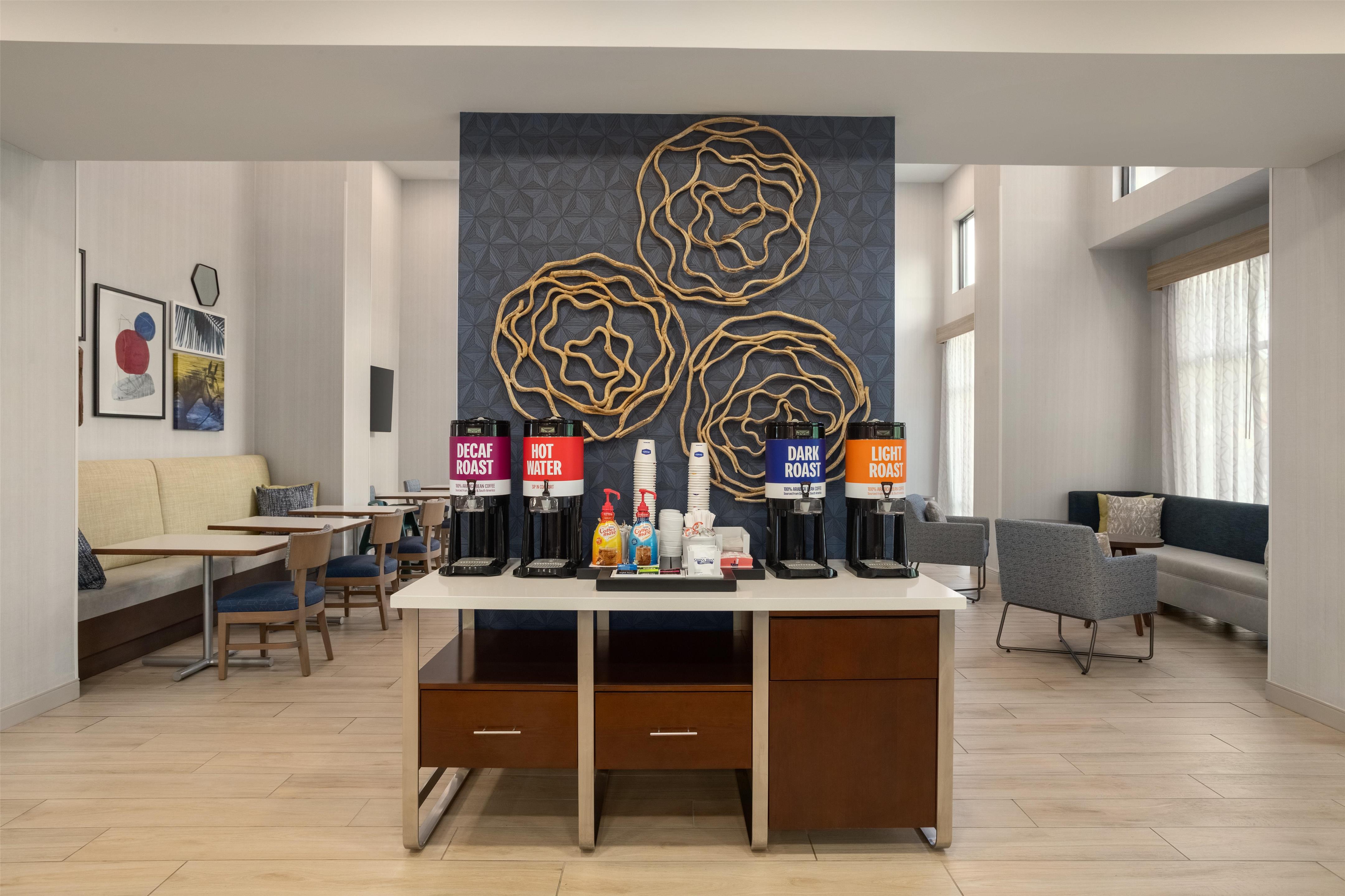 Breakfast Area | Hampton Inn & Suites Ocala - Belleview