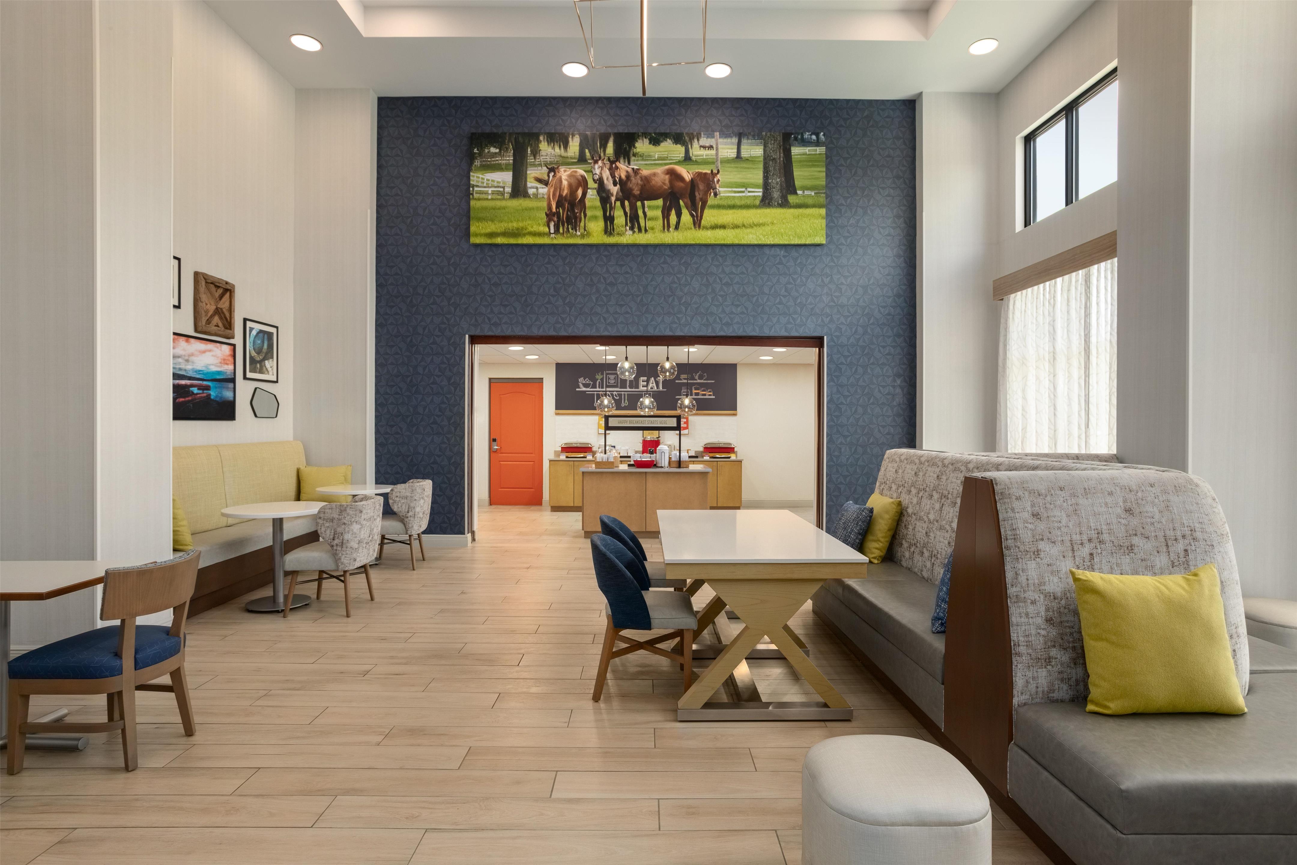 Breakfast Area | Hampton Inn & Suites Ocala - Belleview