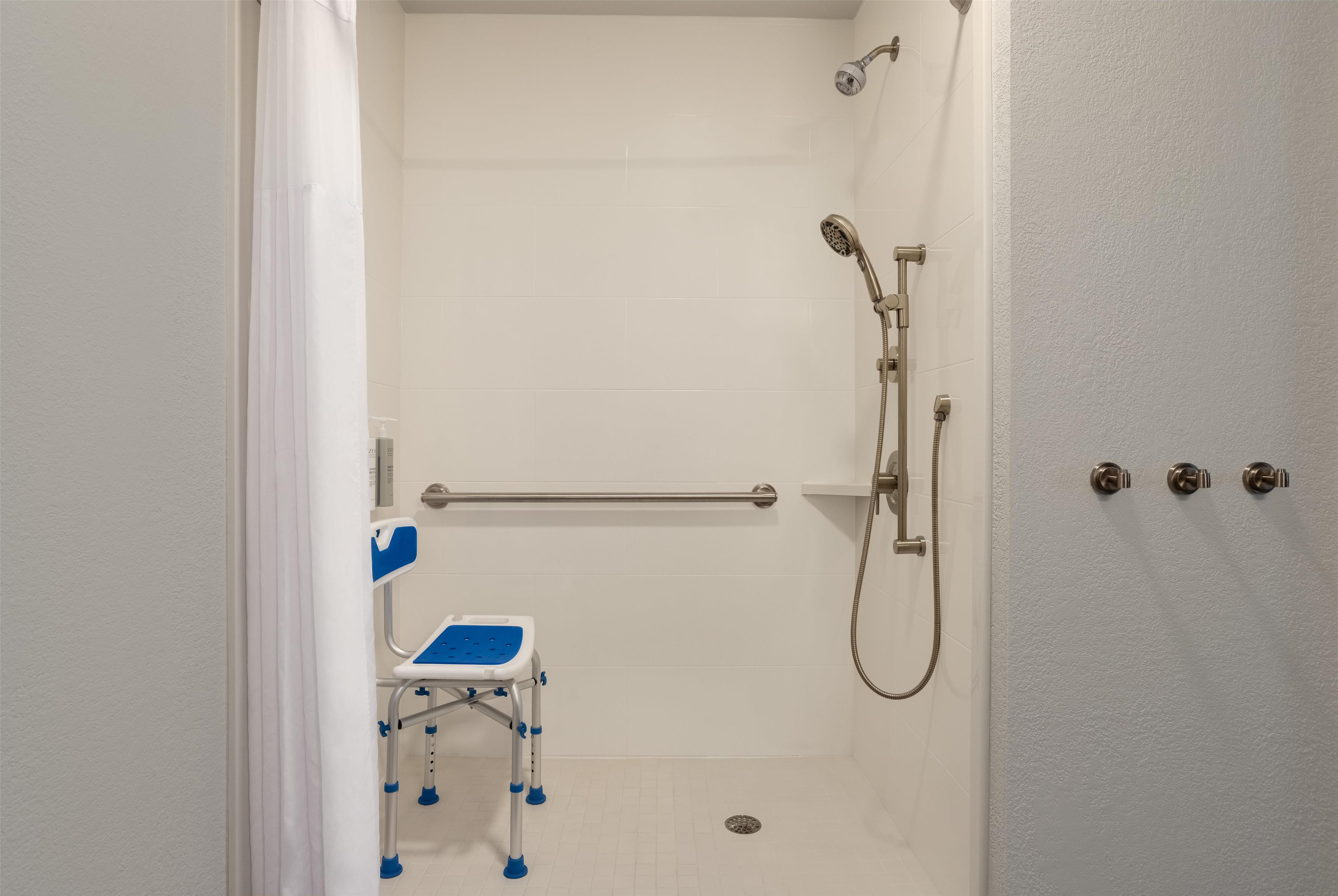 Guest room bath