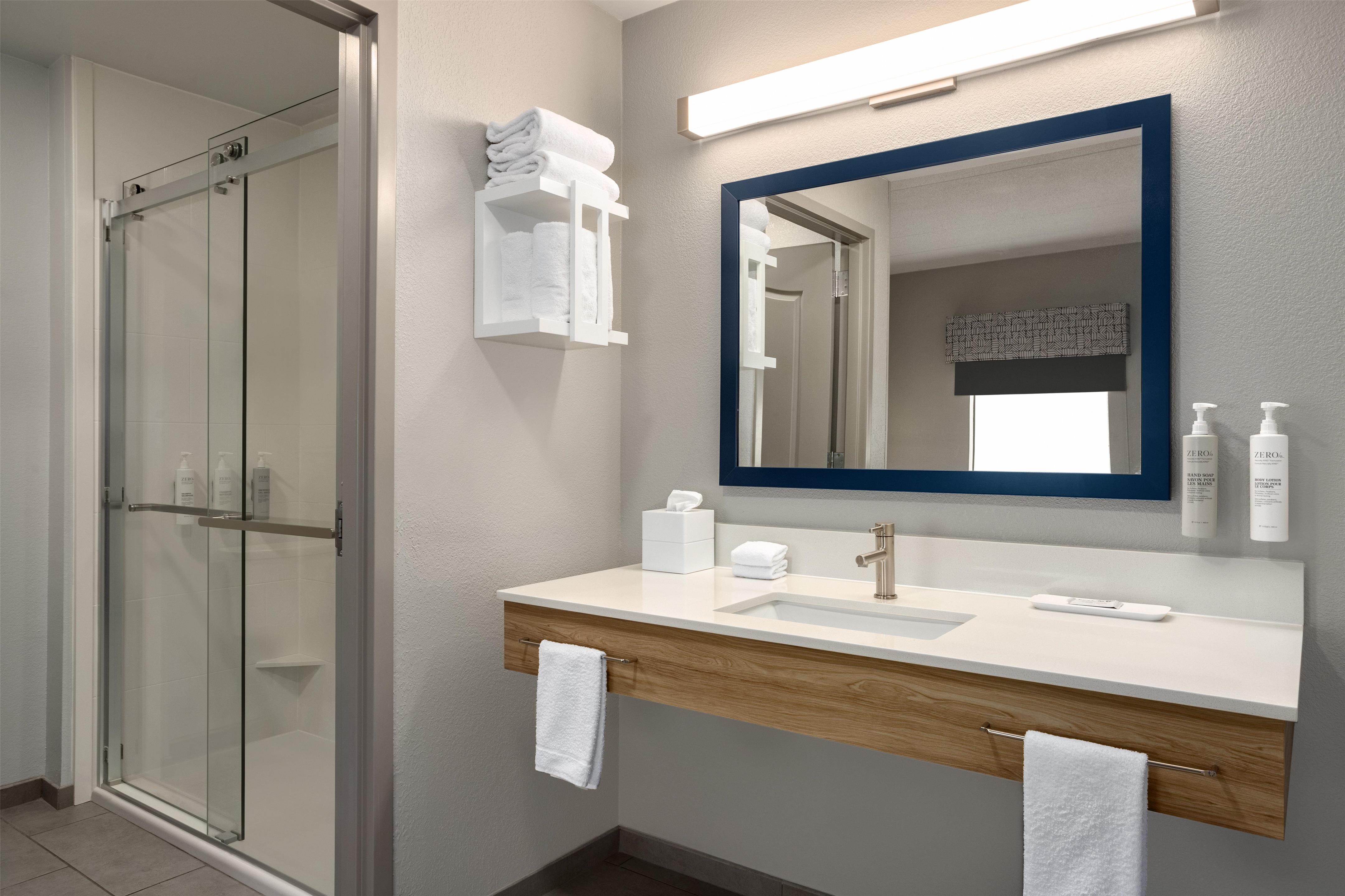 Guest room bath