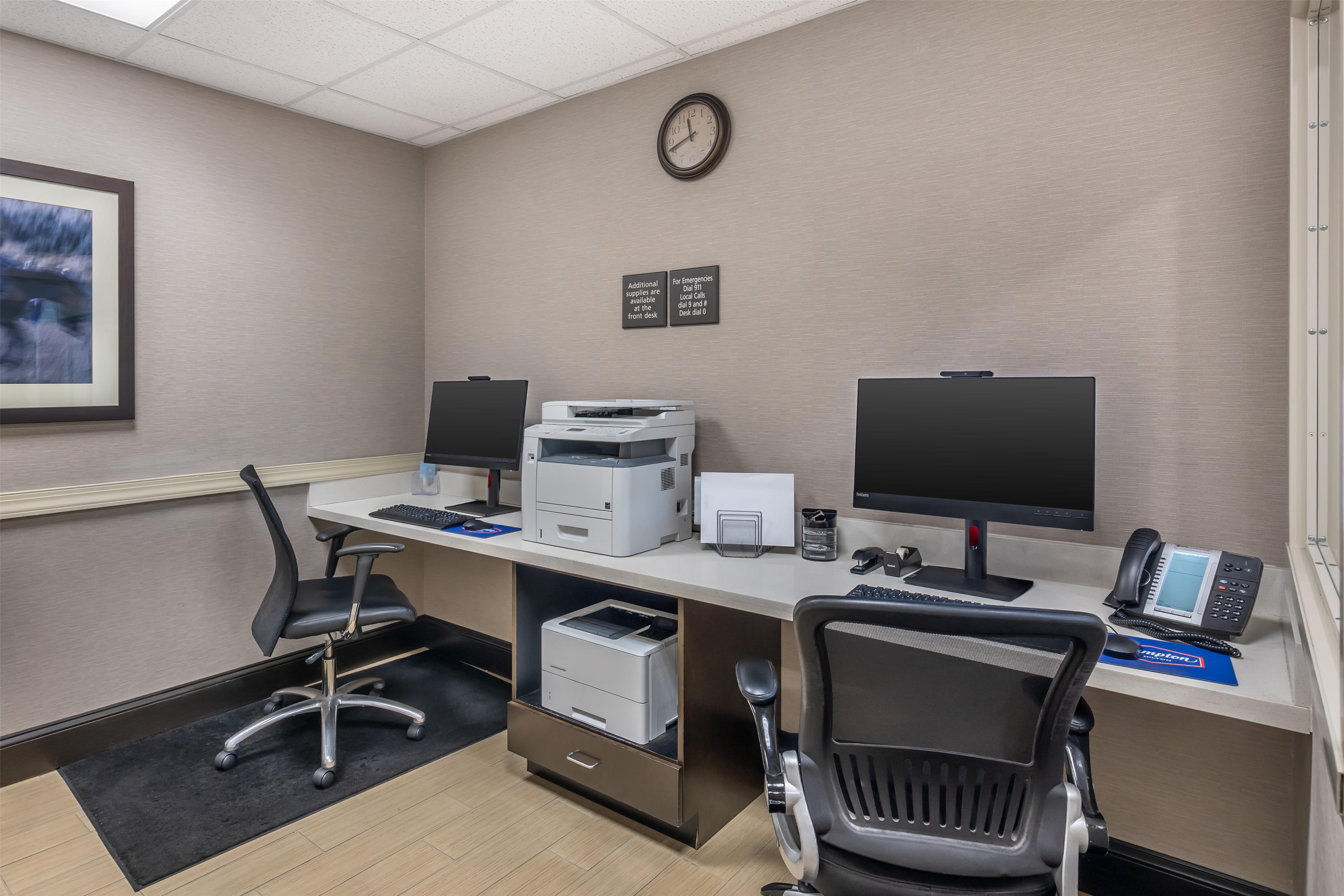 Business Center | Hampton Inn & Suites Ocala