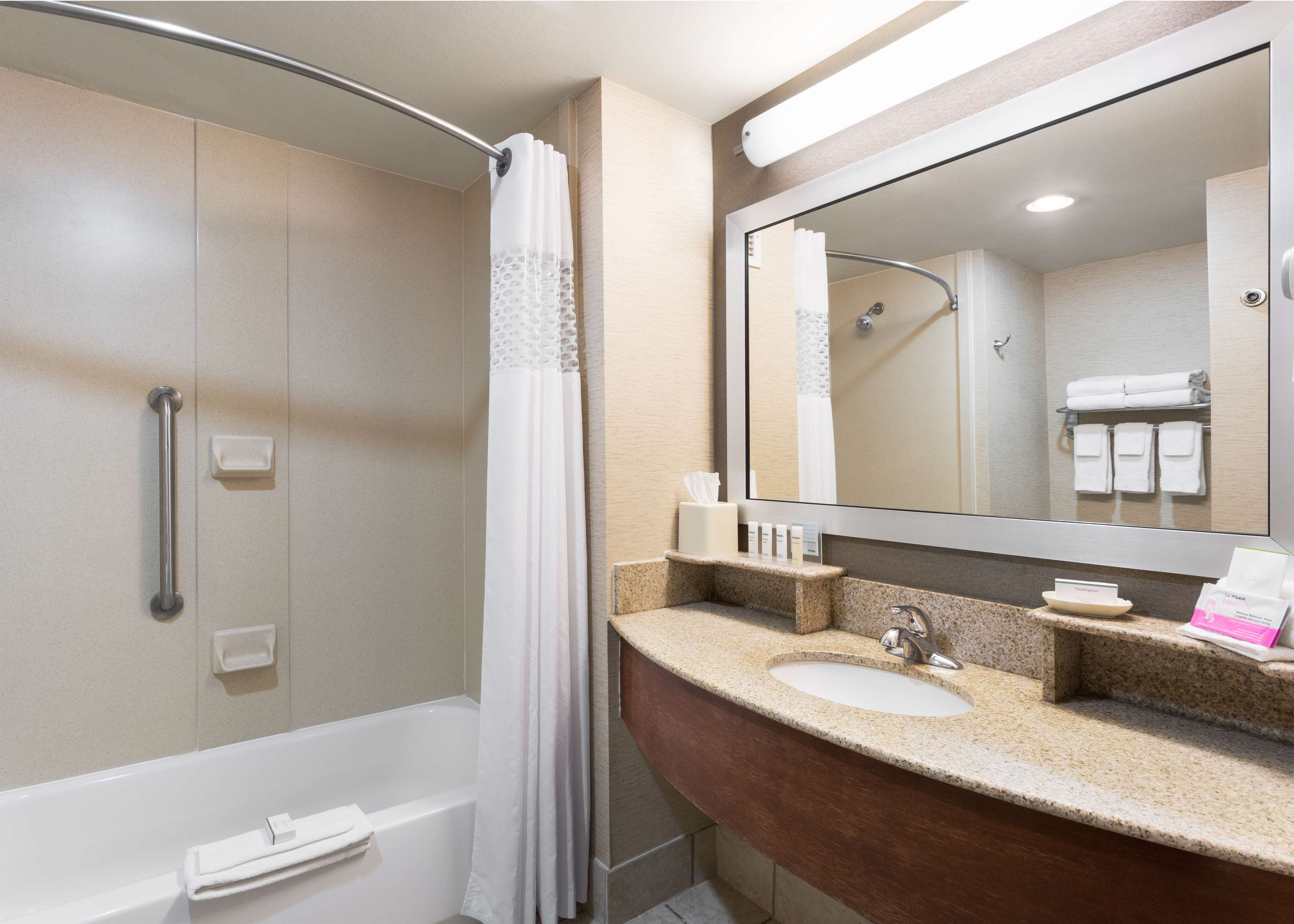 Hampton Inn by Hilton Odessa Room Type - 1 KING BED