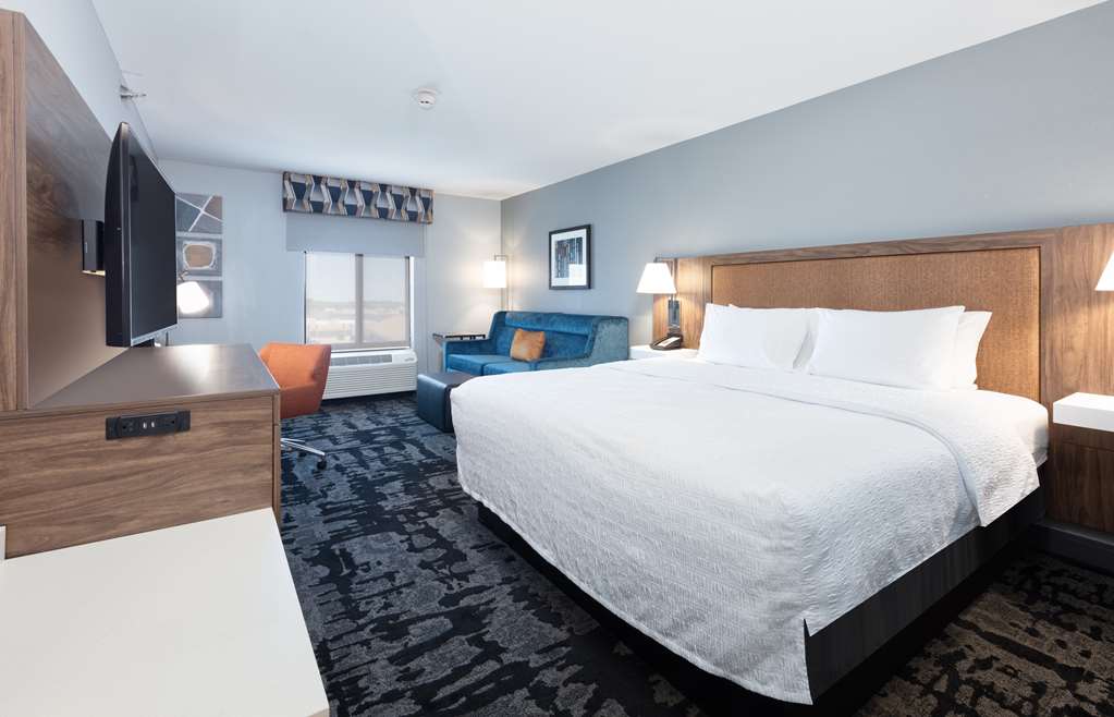 Hampton Inn by Hilton Norfolk - Tap to explore photos