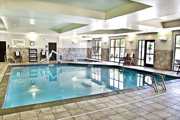 Pool - Hampton Inn & Suites Farmington