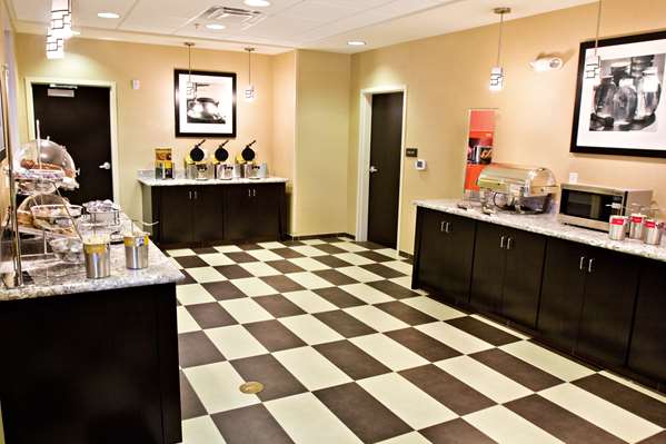 Restaurant - Hampton Inn & Suites Farmington