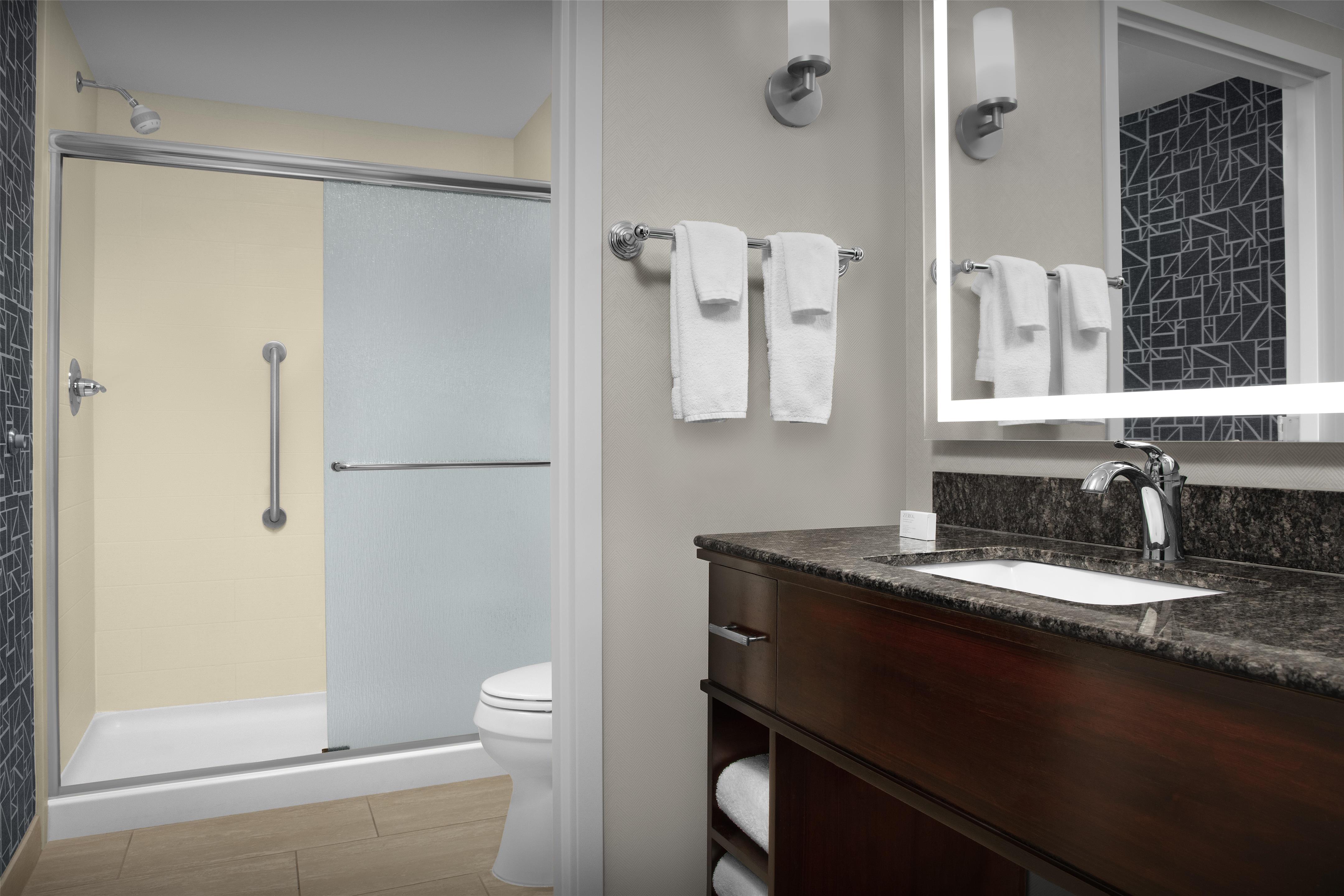 Guest room bath