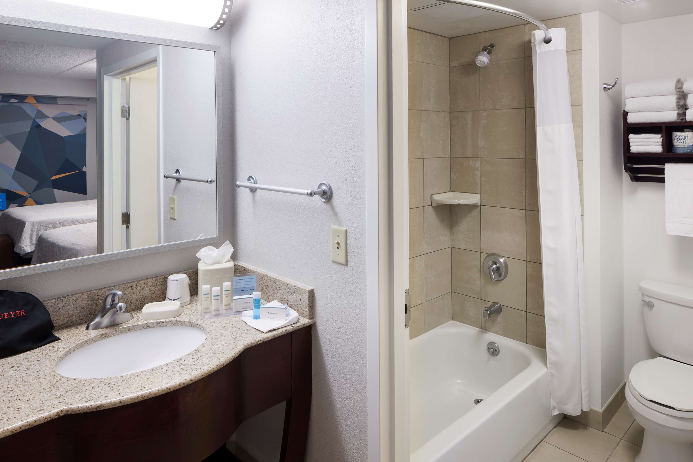 Guest room bath