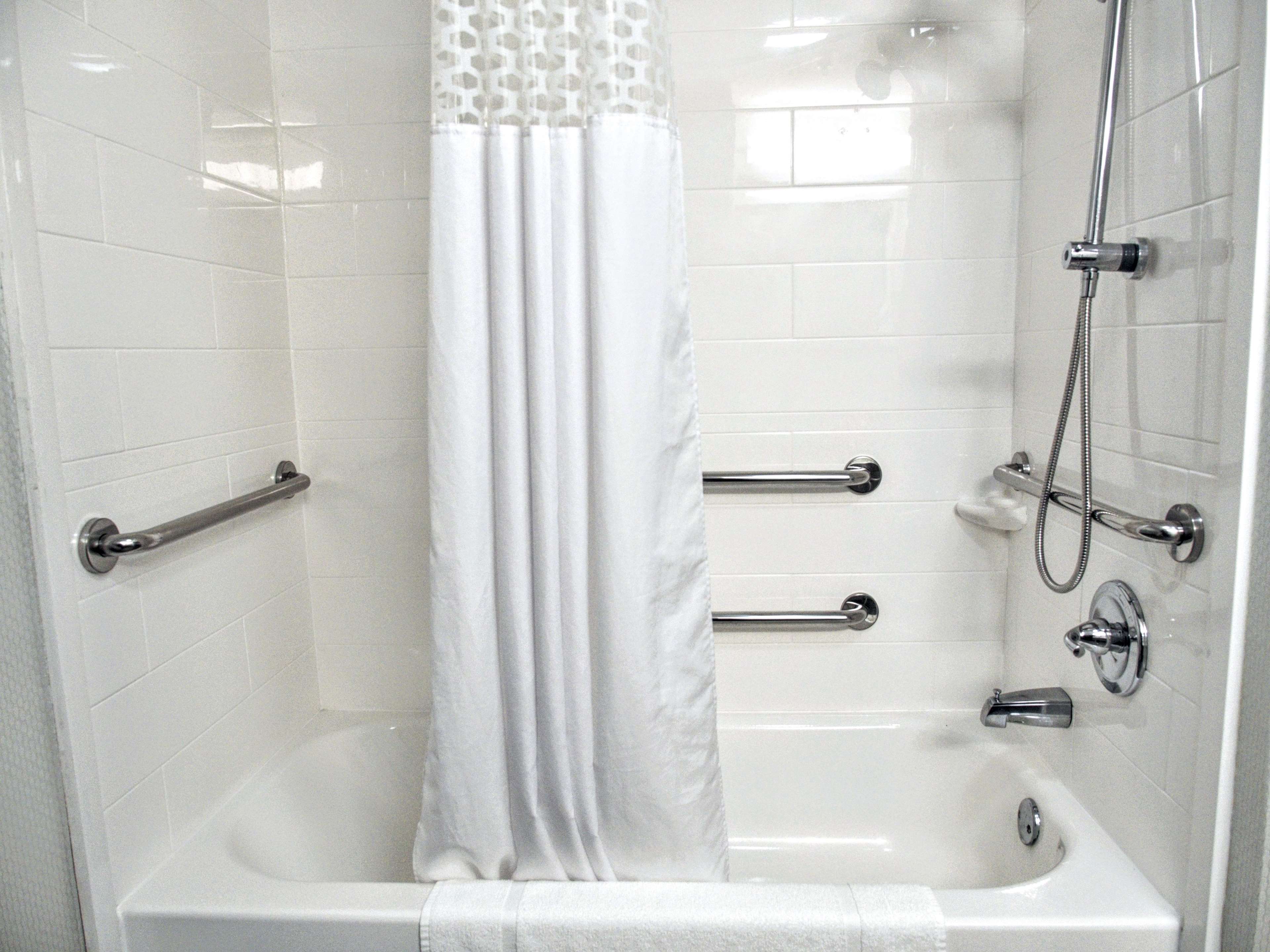 Hampton Inn Edmond Room Type - 1KNG MOB HEAR ACC W TUB NS