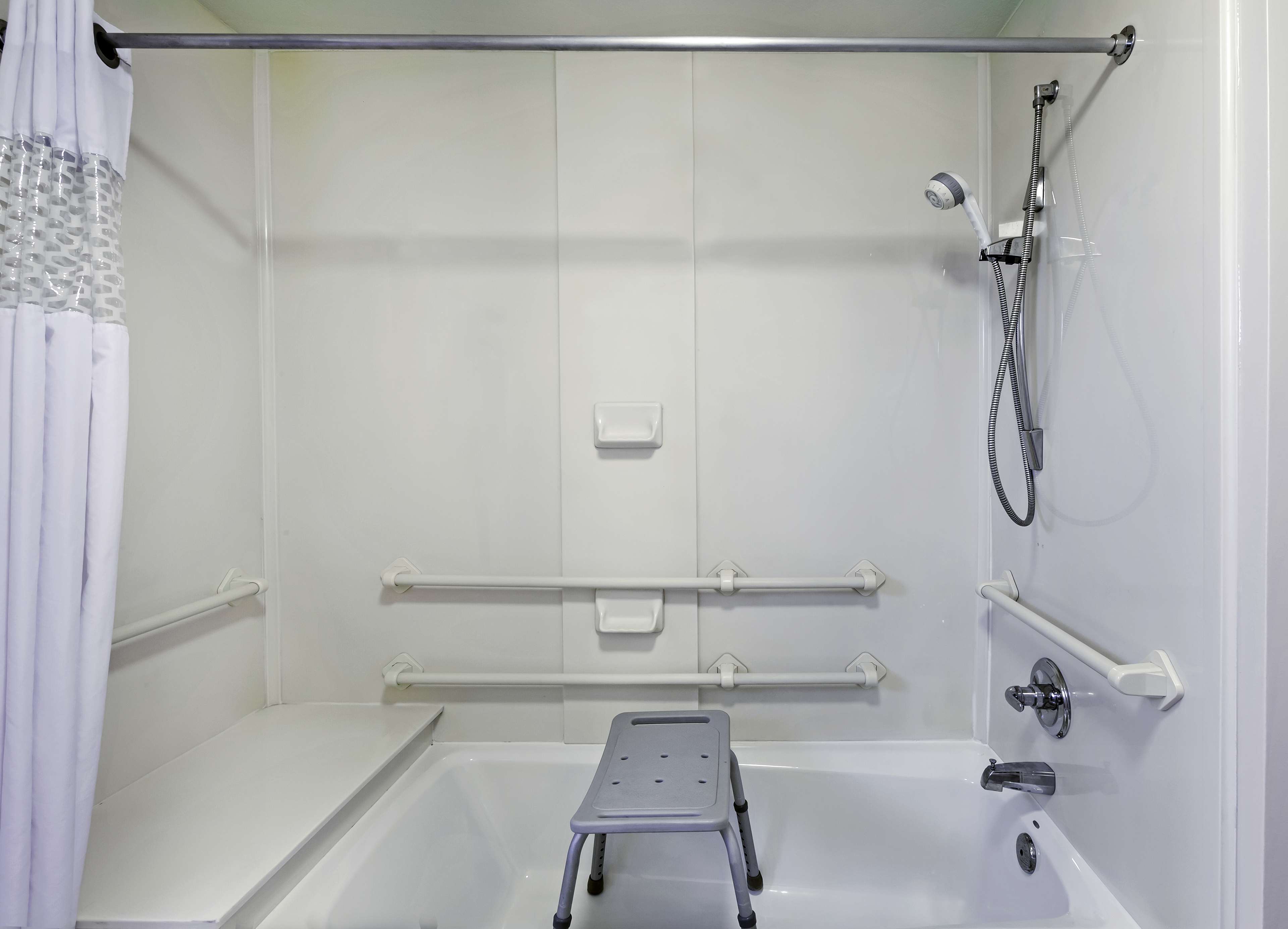 Hampton Inn Oklahoma City Northwest Room Type - 1KNG MOB HEAR ACC W TUB NS