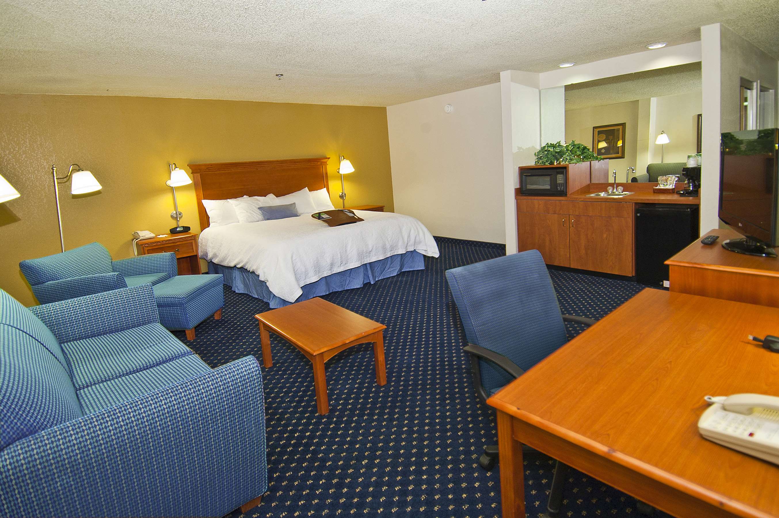 Hampton Inn Oklahoma City Northwest Room Type - 1KING STUDY SOFABED NOSMOK