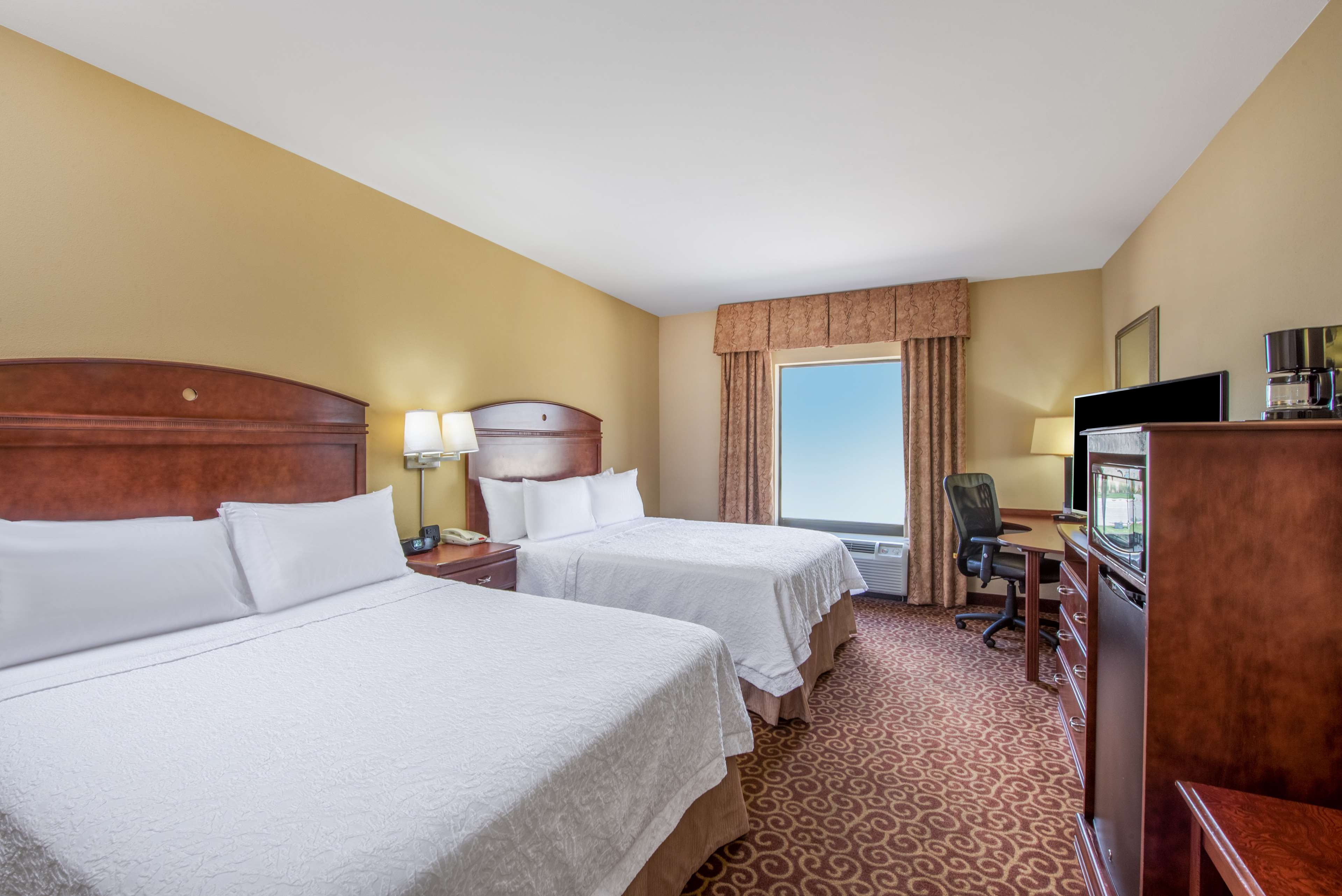 Hampton Inn & Suites Oklahoma City South Room Type - 2 QUEEN BEDS NONSMOKING