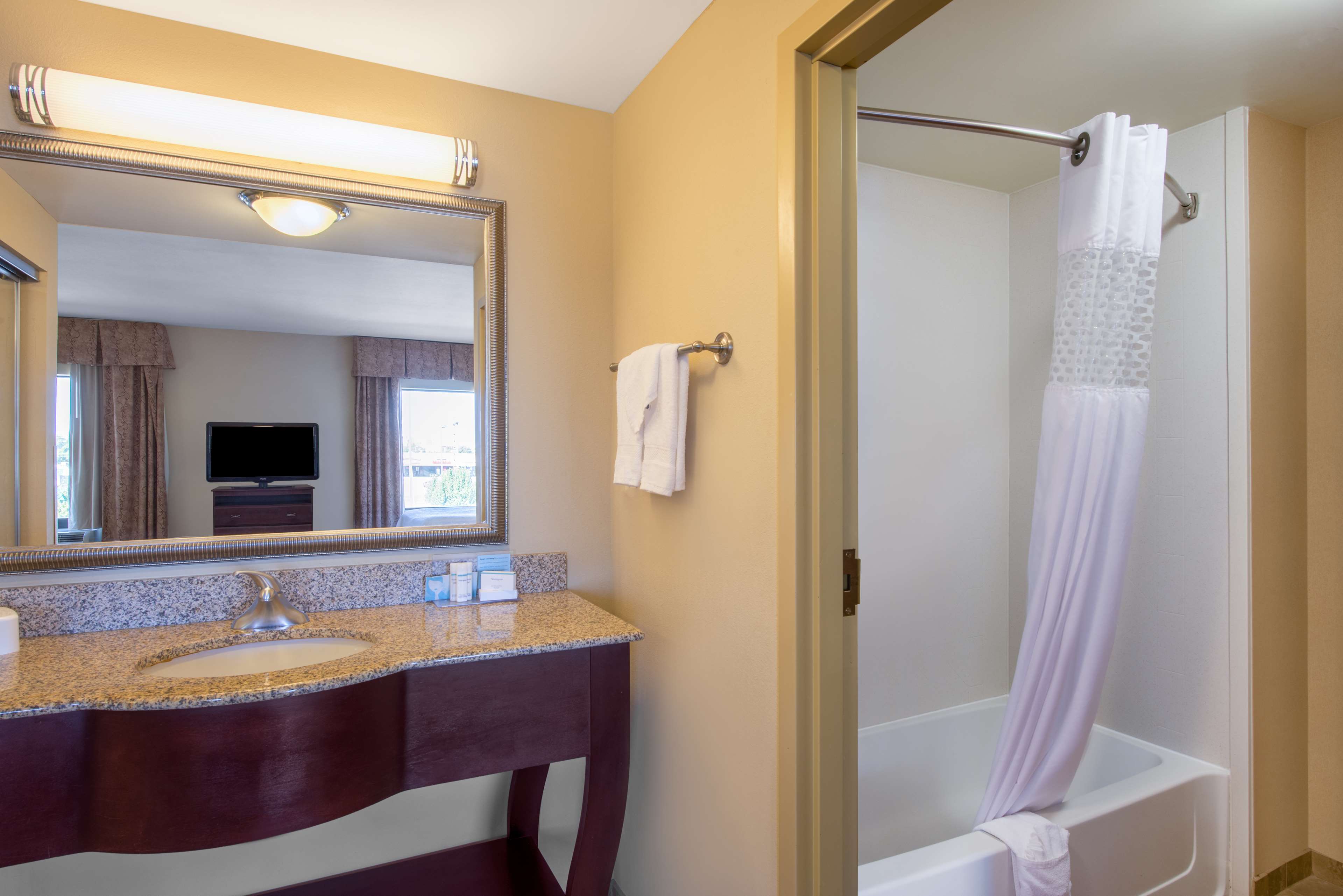Hampton Inn & Suites Oklahoma City South Room Type - 1 KING STUDIO STE NONSMOK