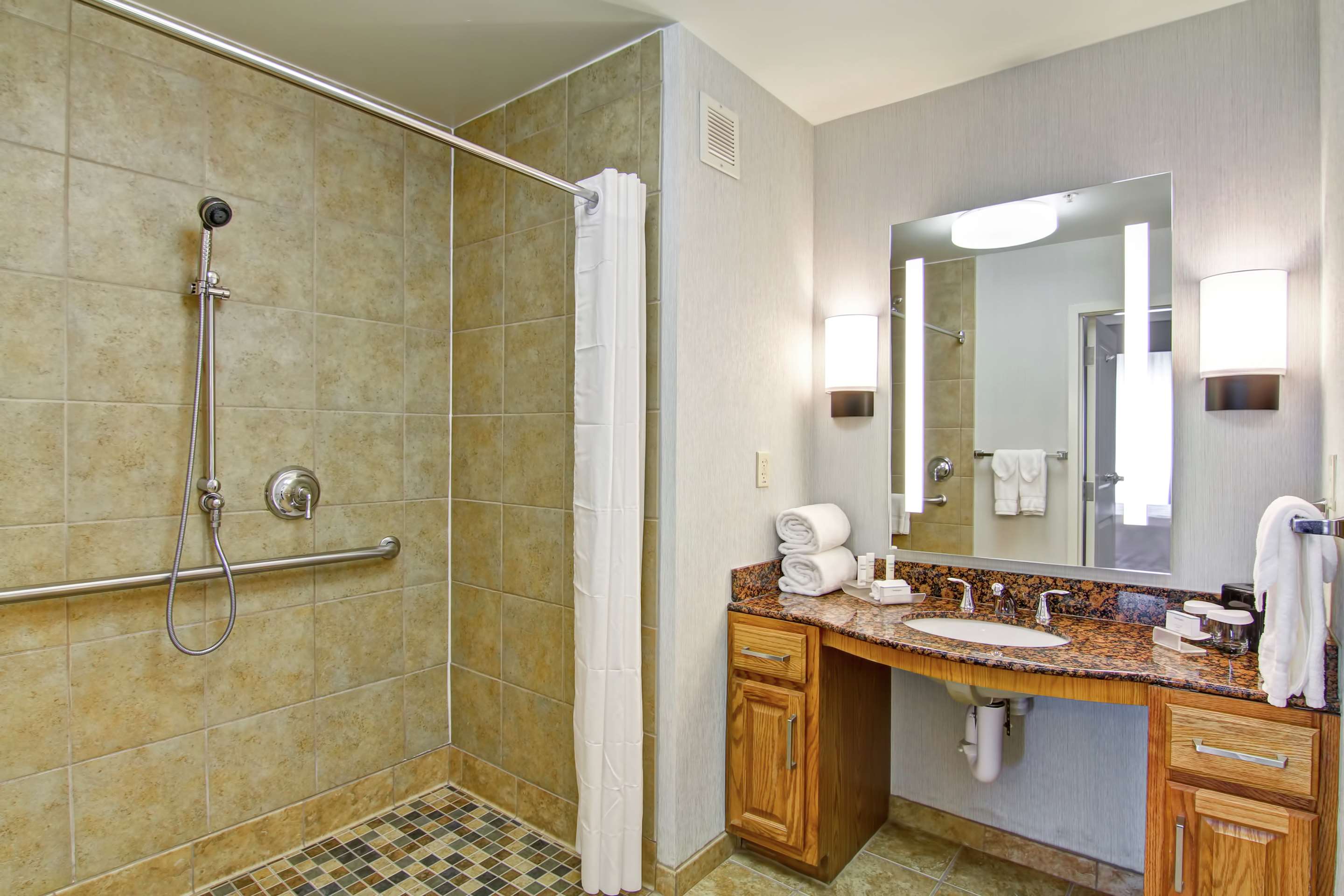 Guest room bath