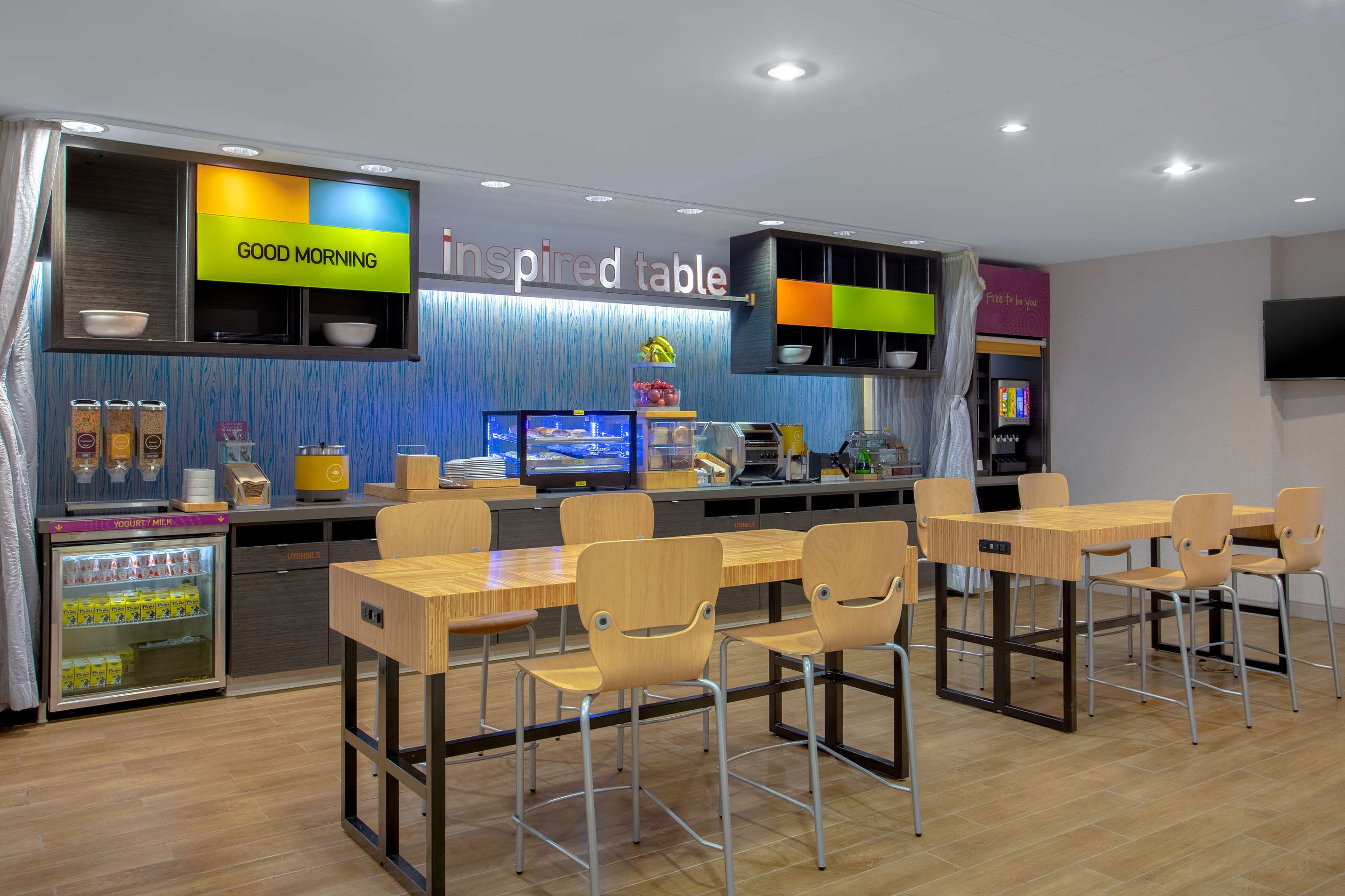 Breakfast Area | Home2 Suites by Hilton Omaha West, NE