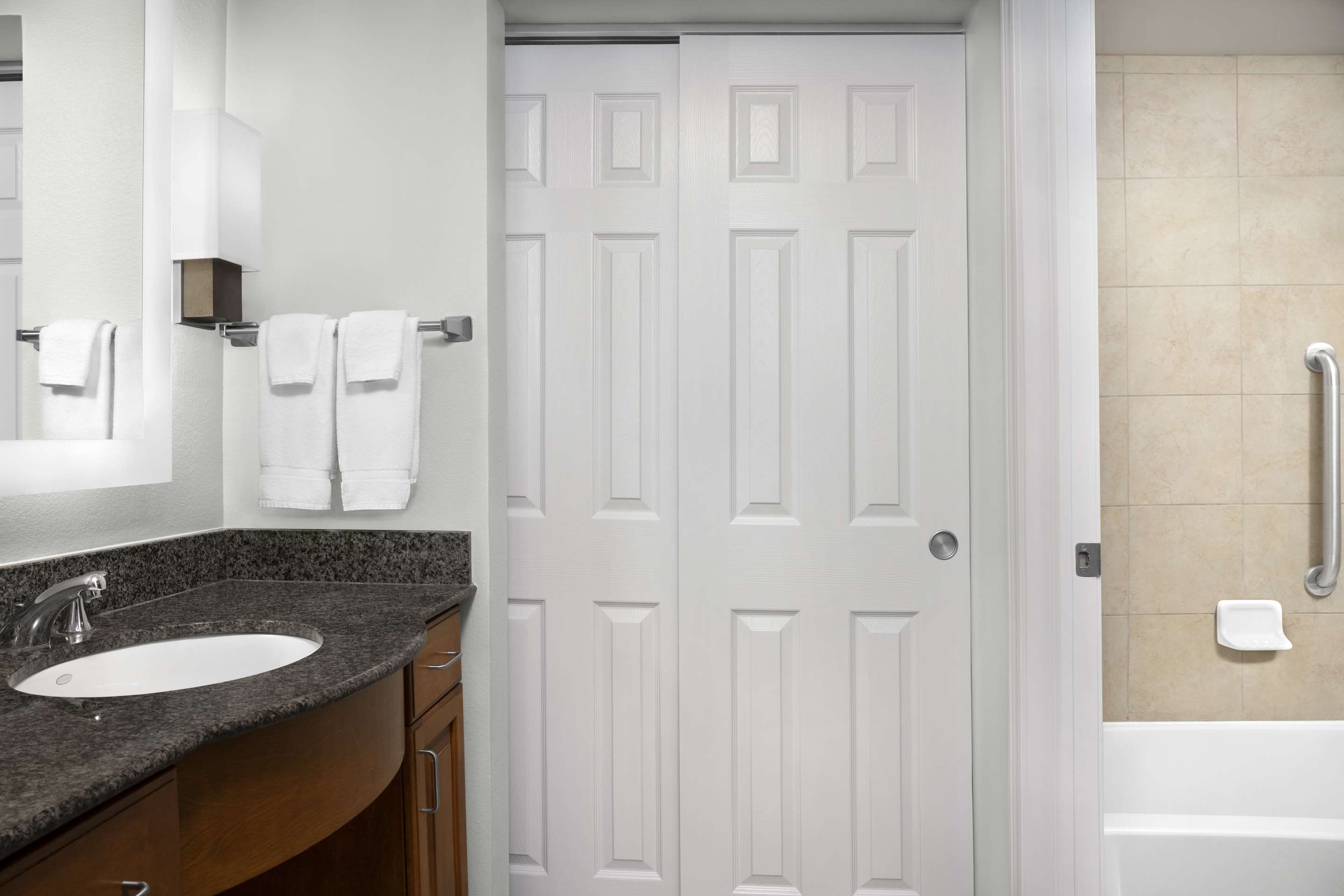 Guest room bath