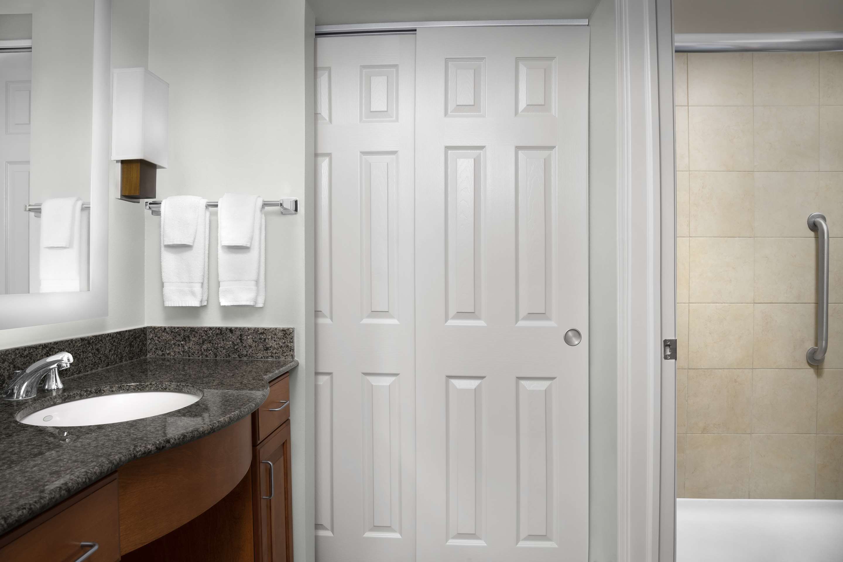 Guest room bath