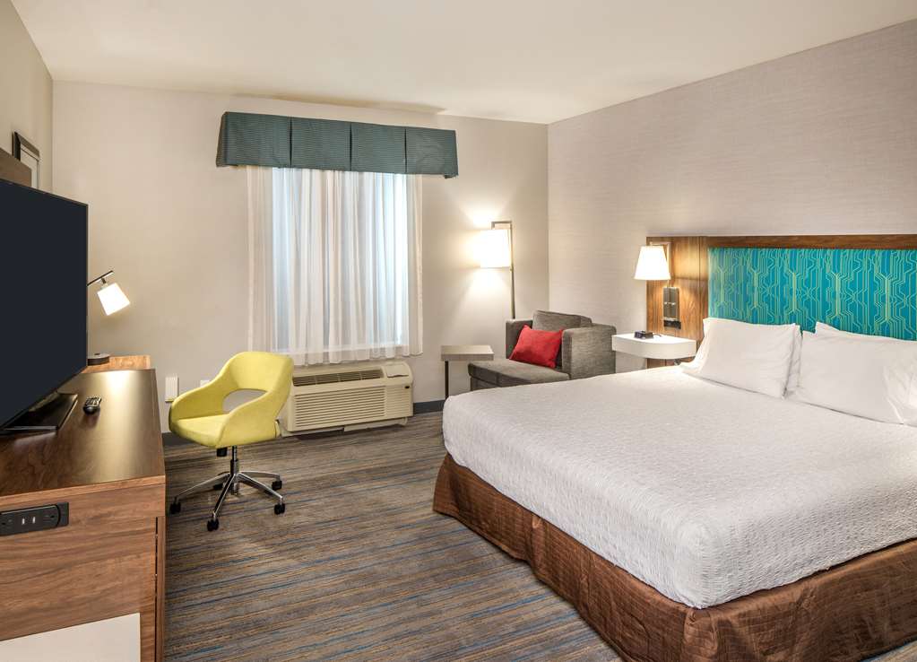 Hampton Inn & Suites by Hilton Omaha Southwest-La Vista - Tap to explore photos