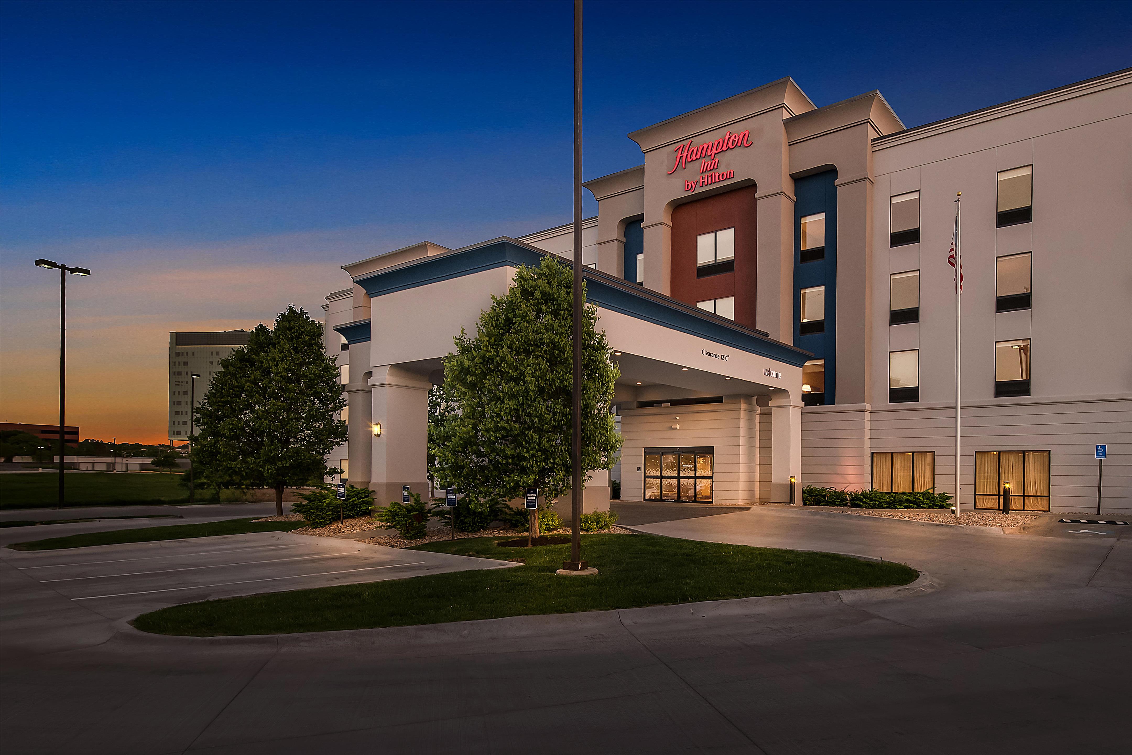 Exterior | Hampton Inn Omaha/West Dodge Road (Old Mill)