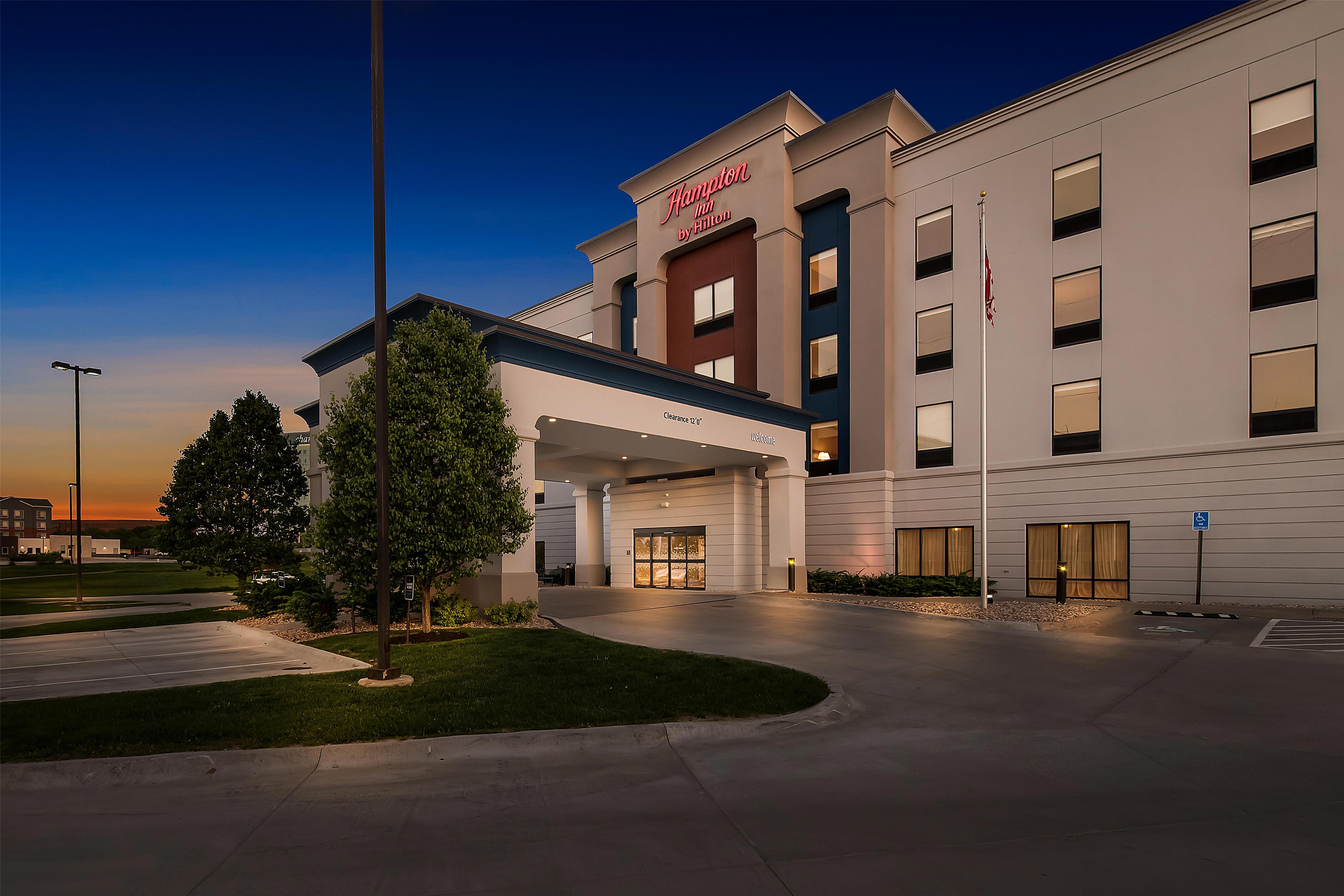 Exterior | Hampton Inn Omaha/West Dodge Road (Old Mill)