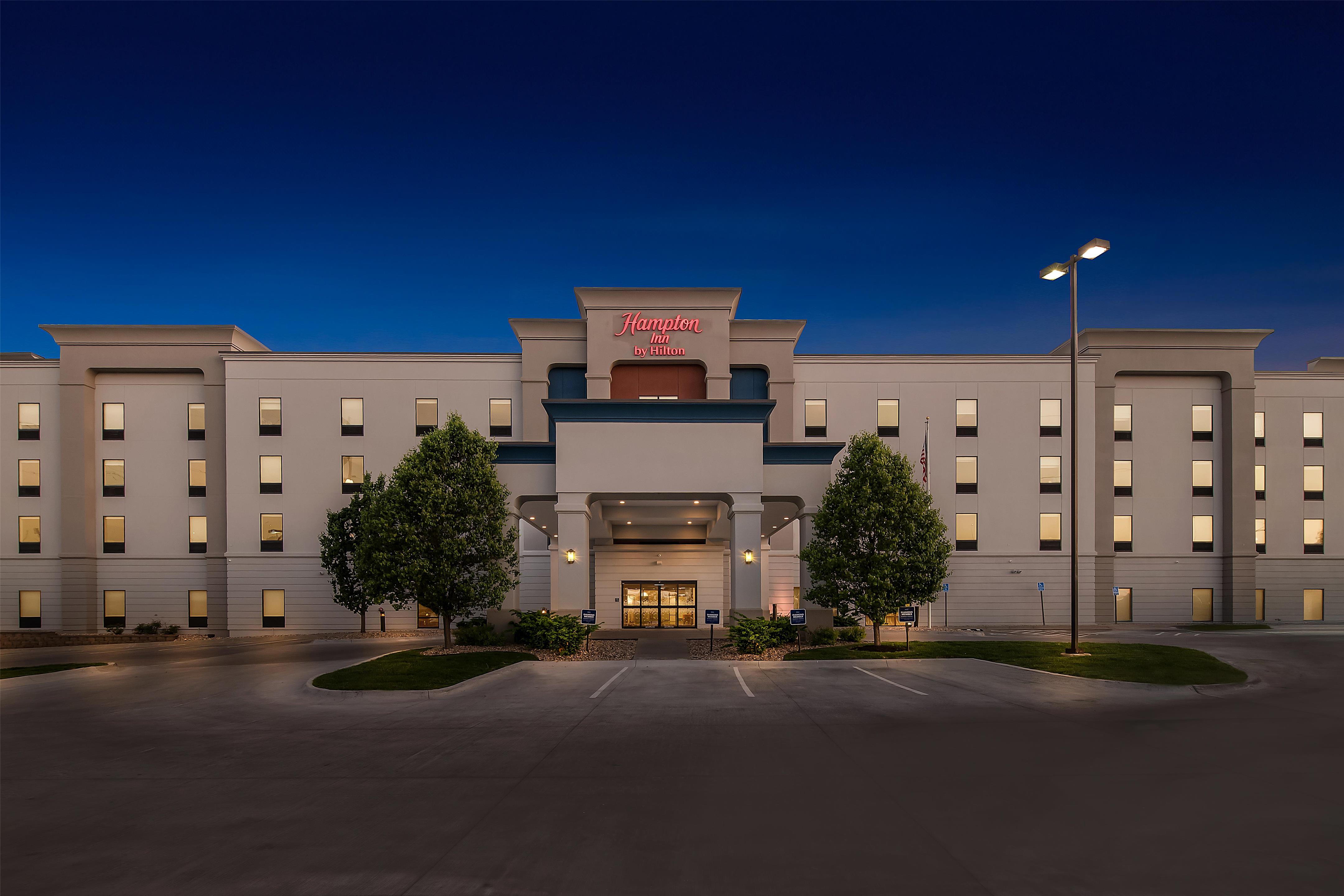 Exterior | Hampton Inn Omaha/West Dodge Road (Old Mill)