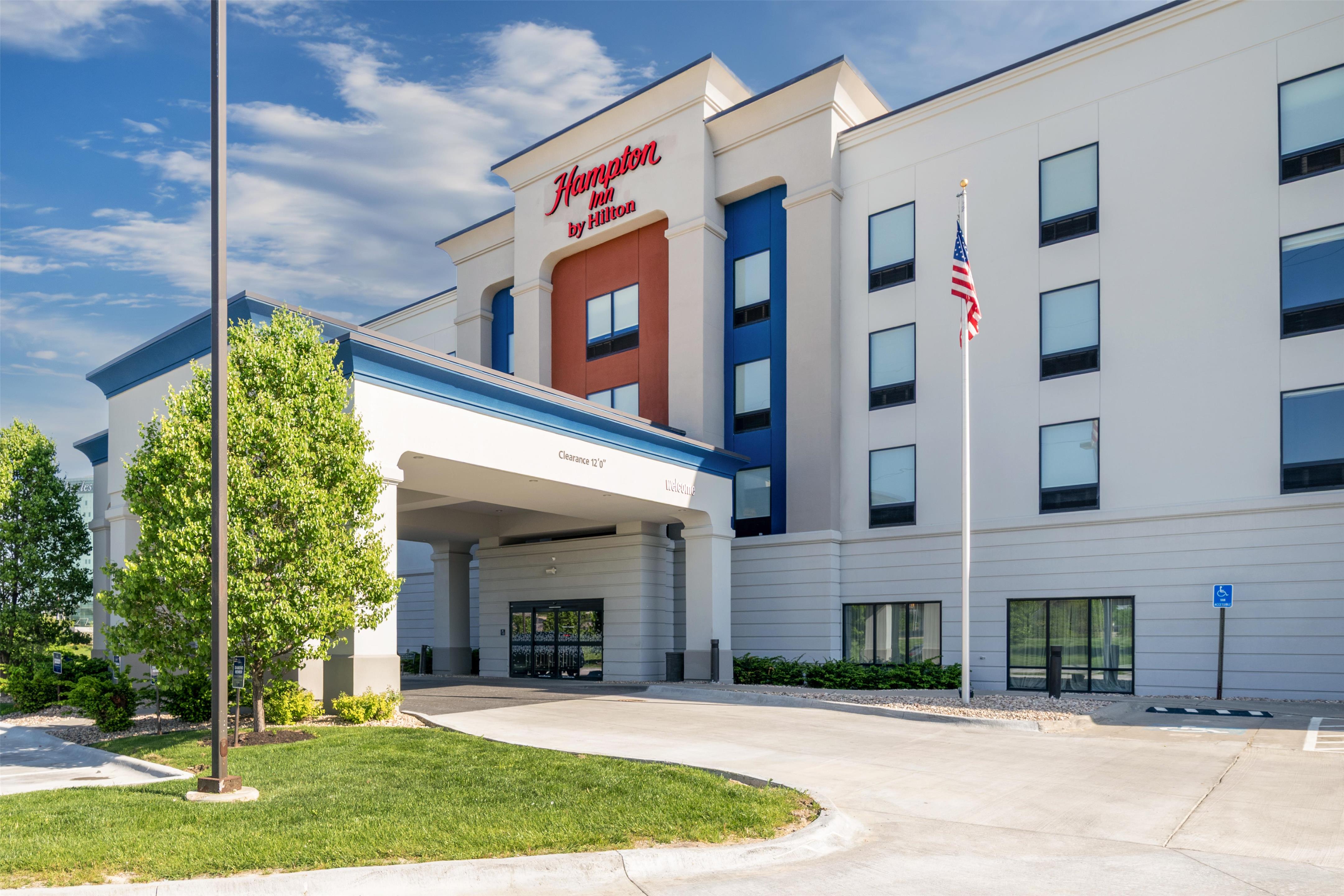 Exterior | Hampton Inn Omaha/West Dodge Road (Old Mill)