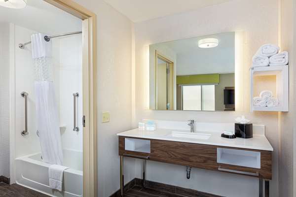  - Hampton Inn West Lakeside Omaha