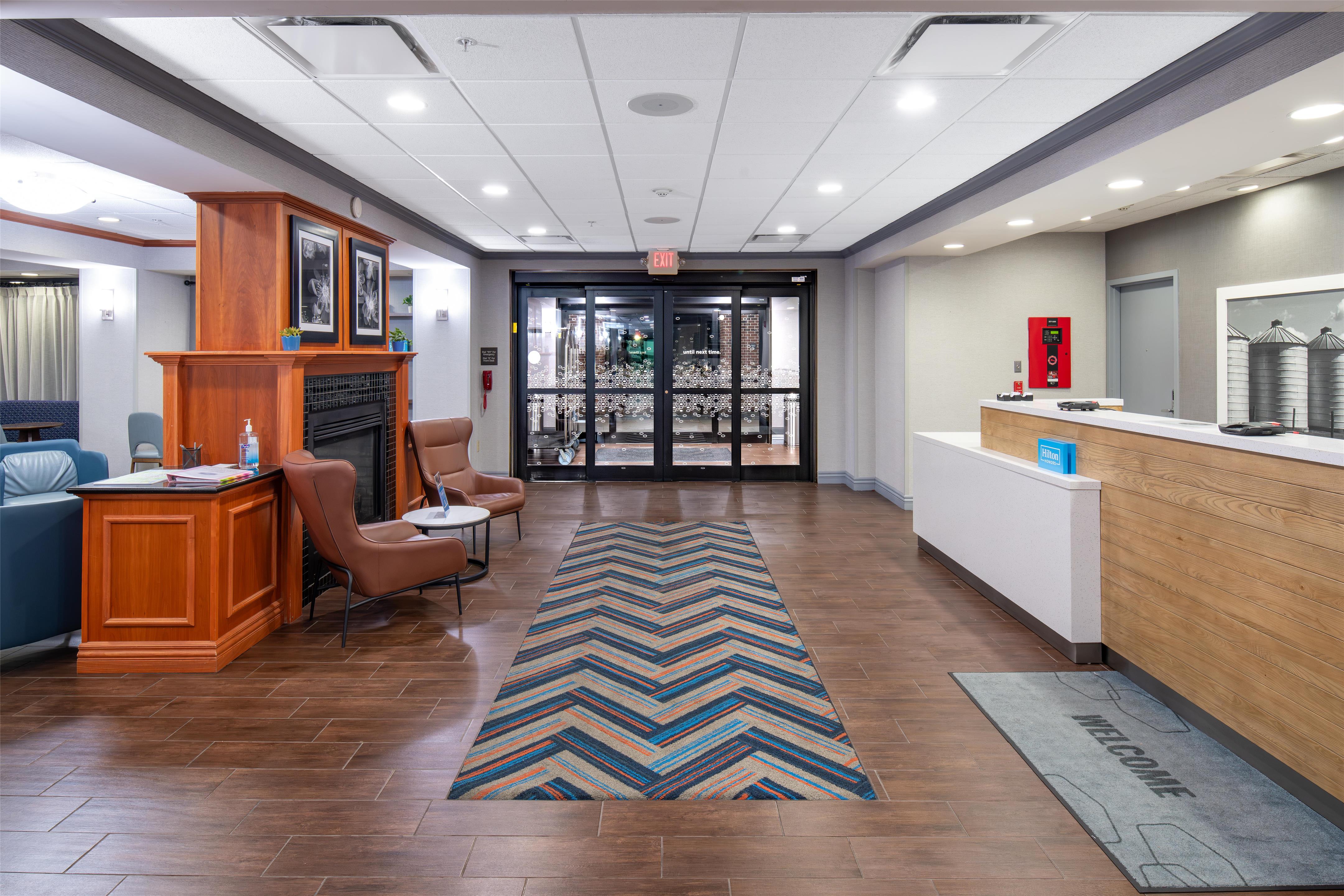 Lobby | Hampton Inn Omaha West-Lakeside