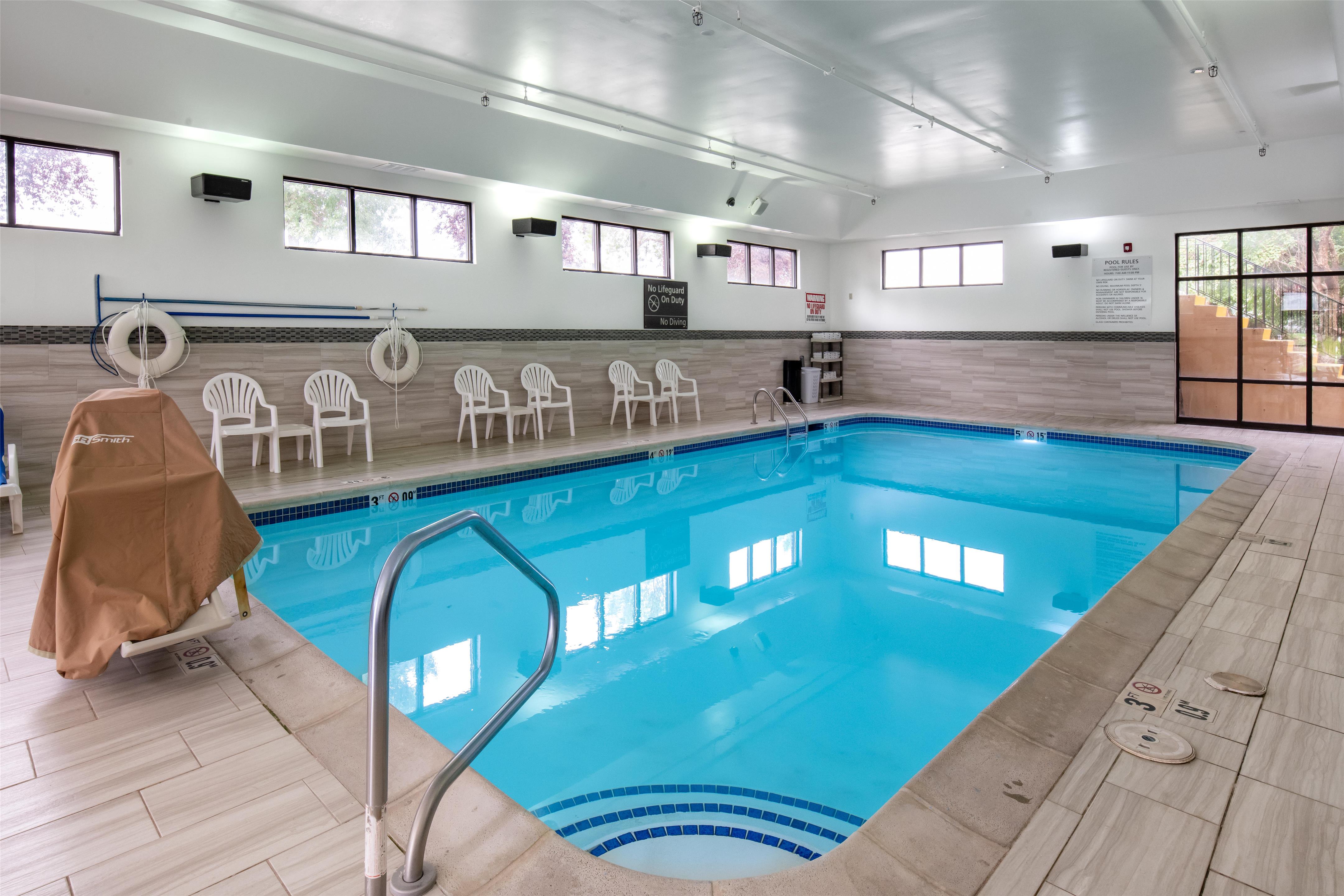 Pool | Hampton Inn Omaha West-Lakeside
