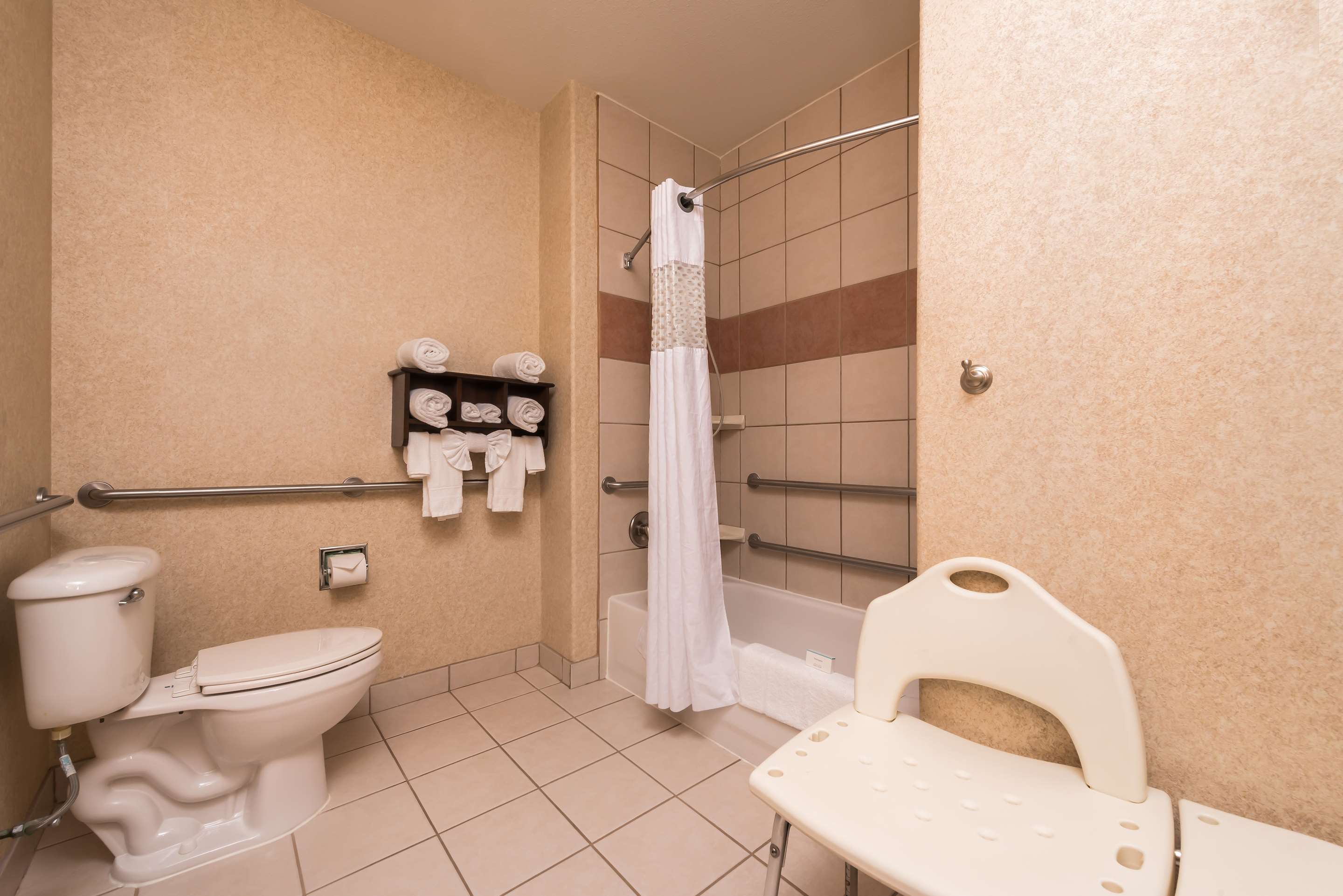 Guest room bath
