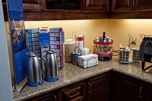 Restaurant - Hampton Inn Napanee